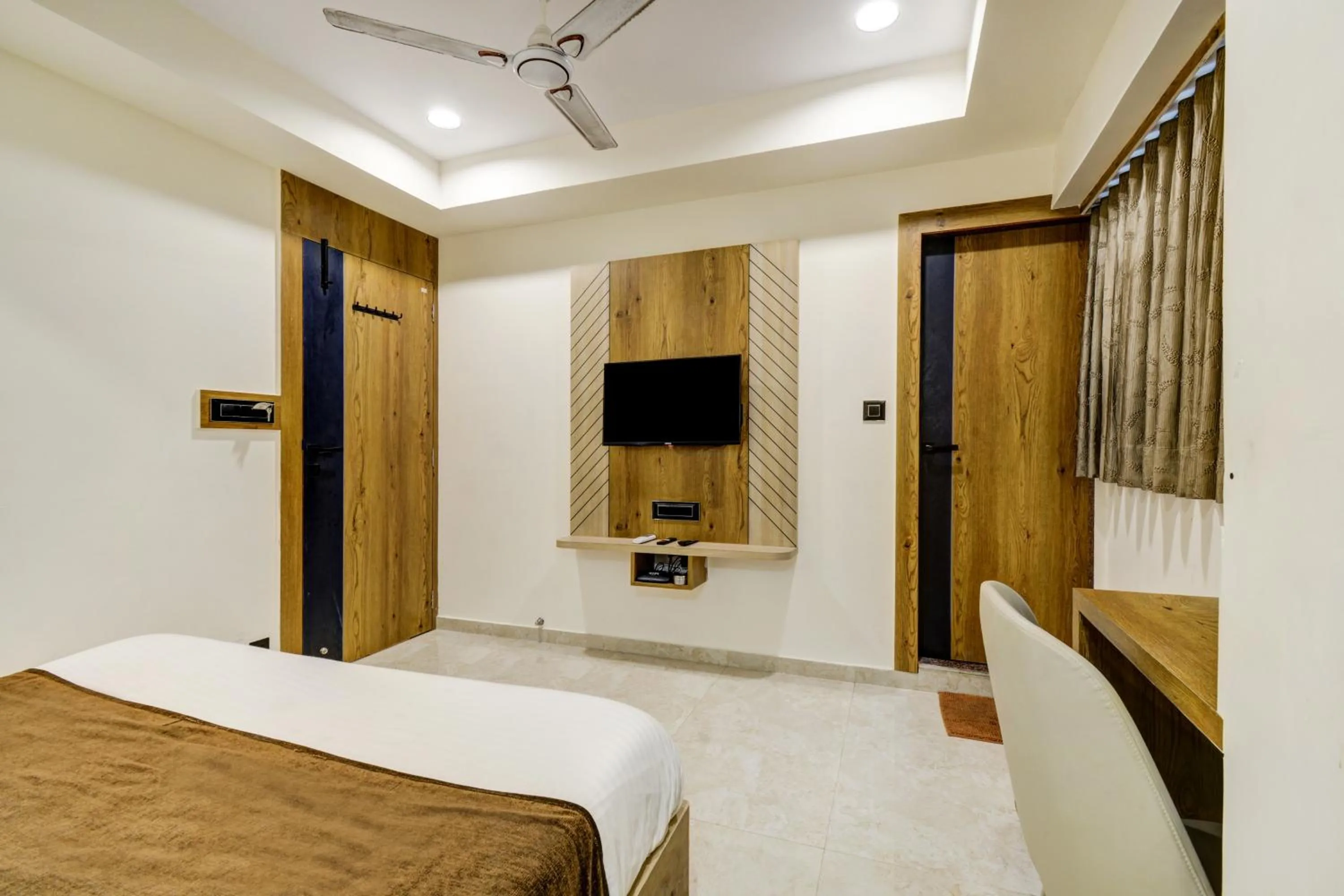 Bed in Hotel Royal Ican Sindhubhavan Road