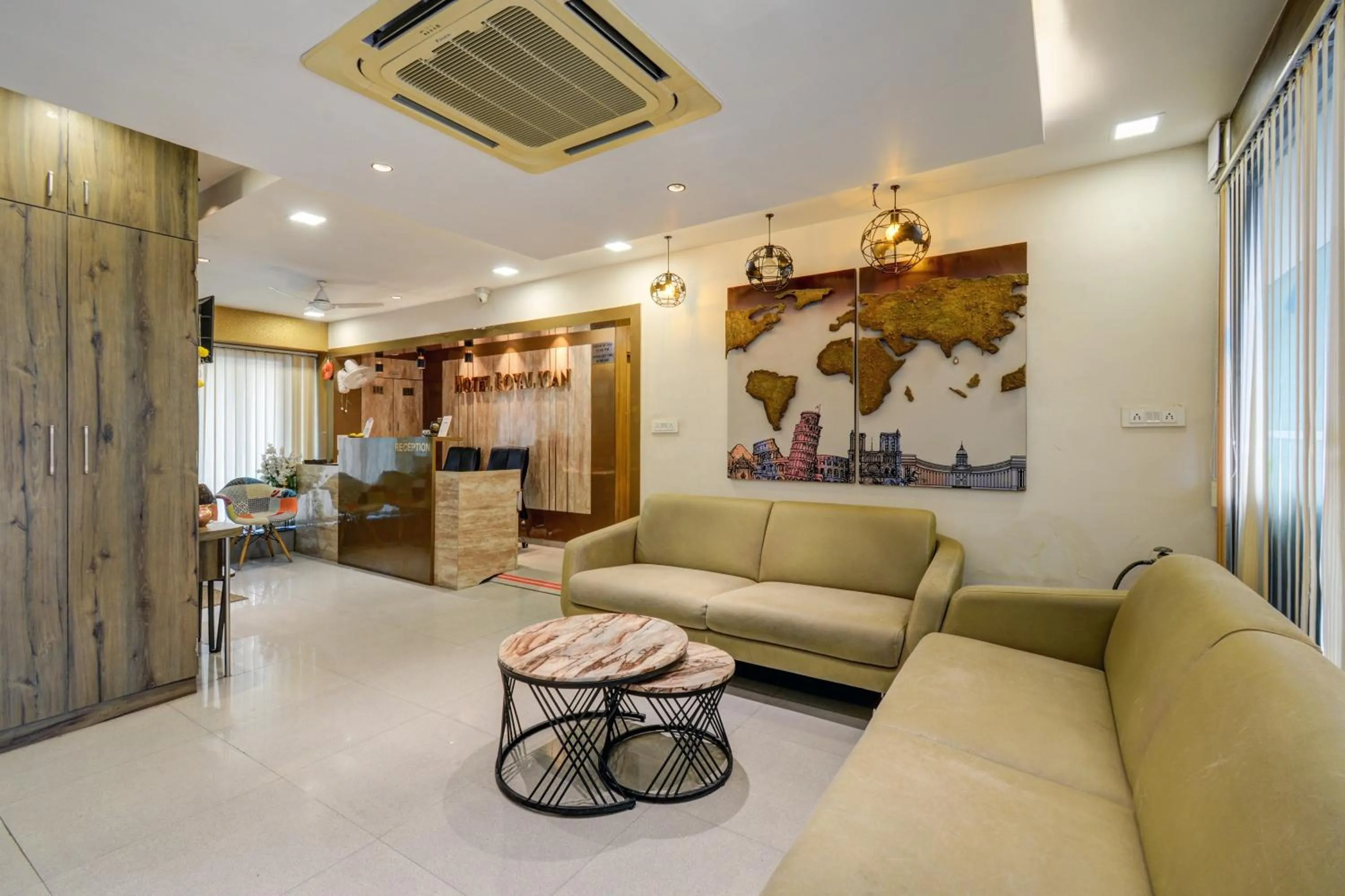 TV and multimedia in Hotel Royal Ican Sindhubhavan Road