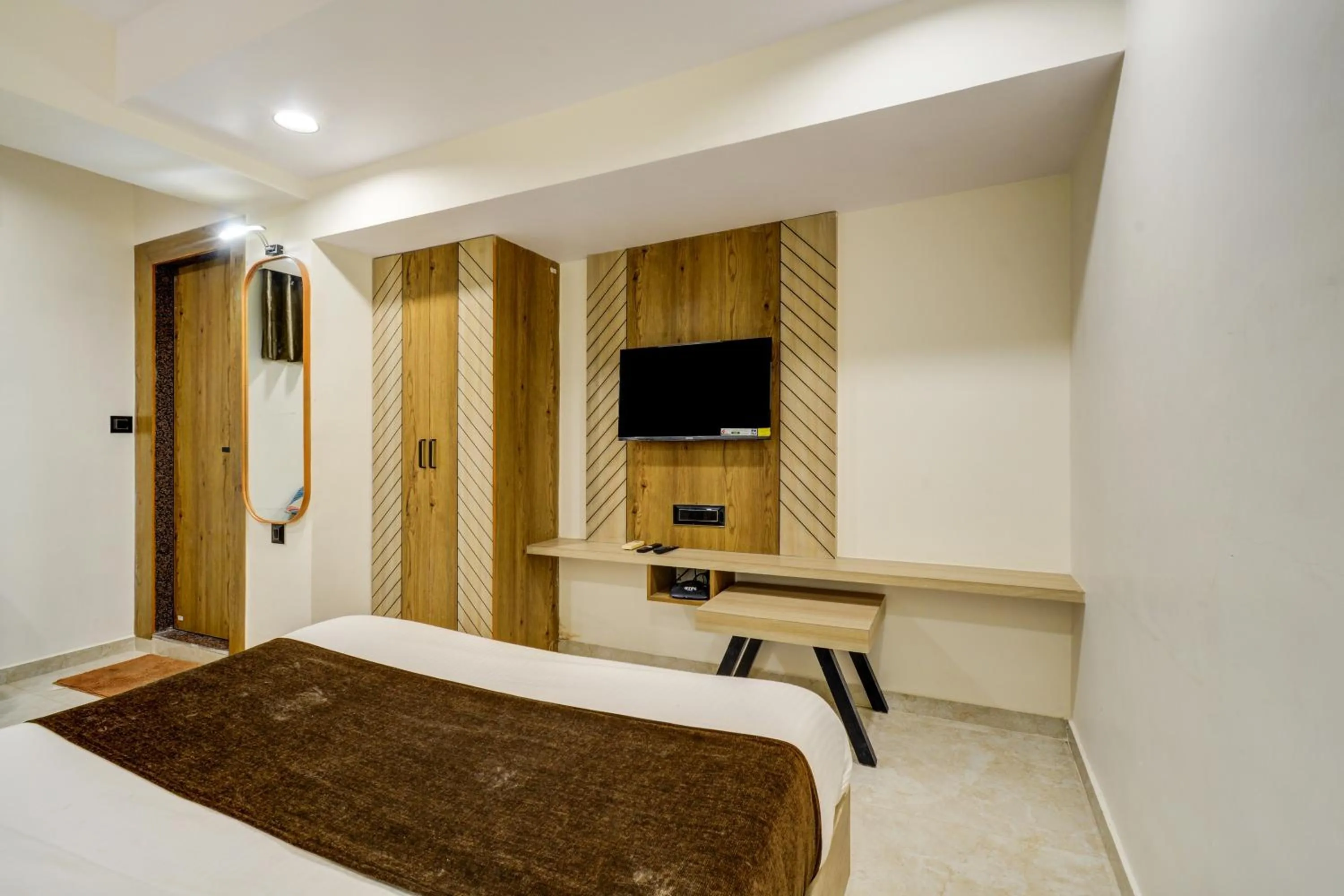 Bedroom, Bed in Hotel Royal Ican Sindhubhavan Road