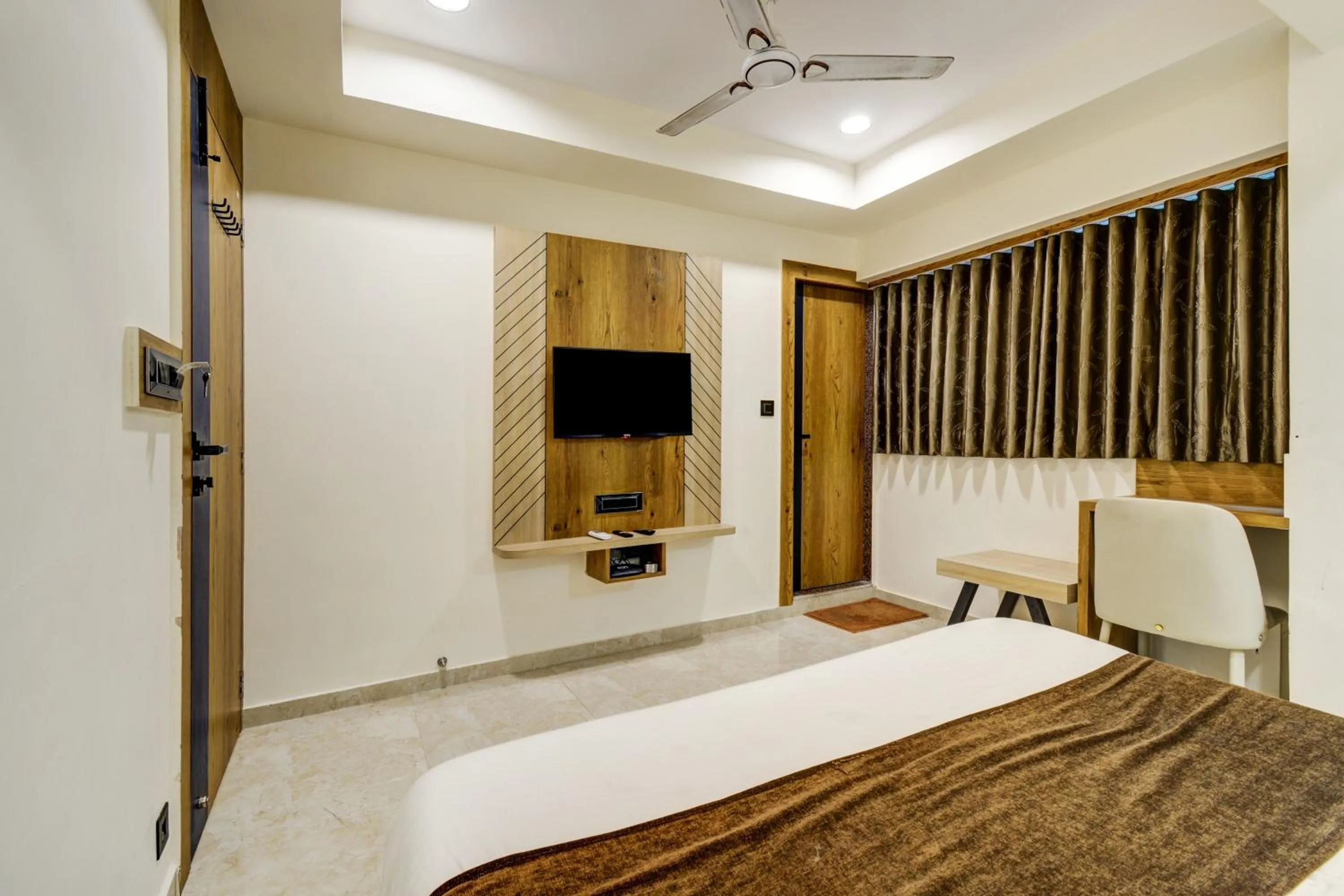 Bed in Hotel Royal Ican Sindhubhavan Road