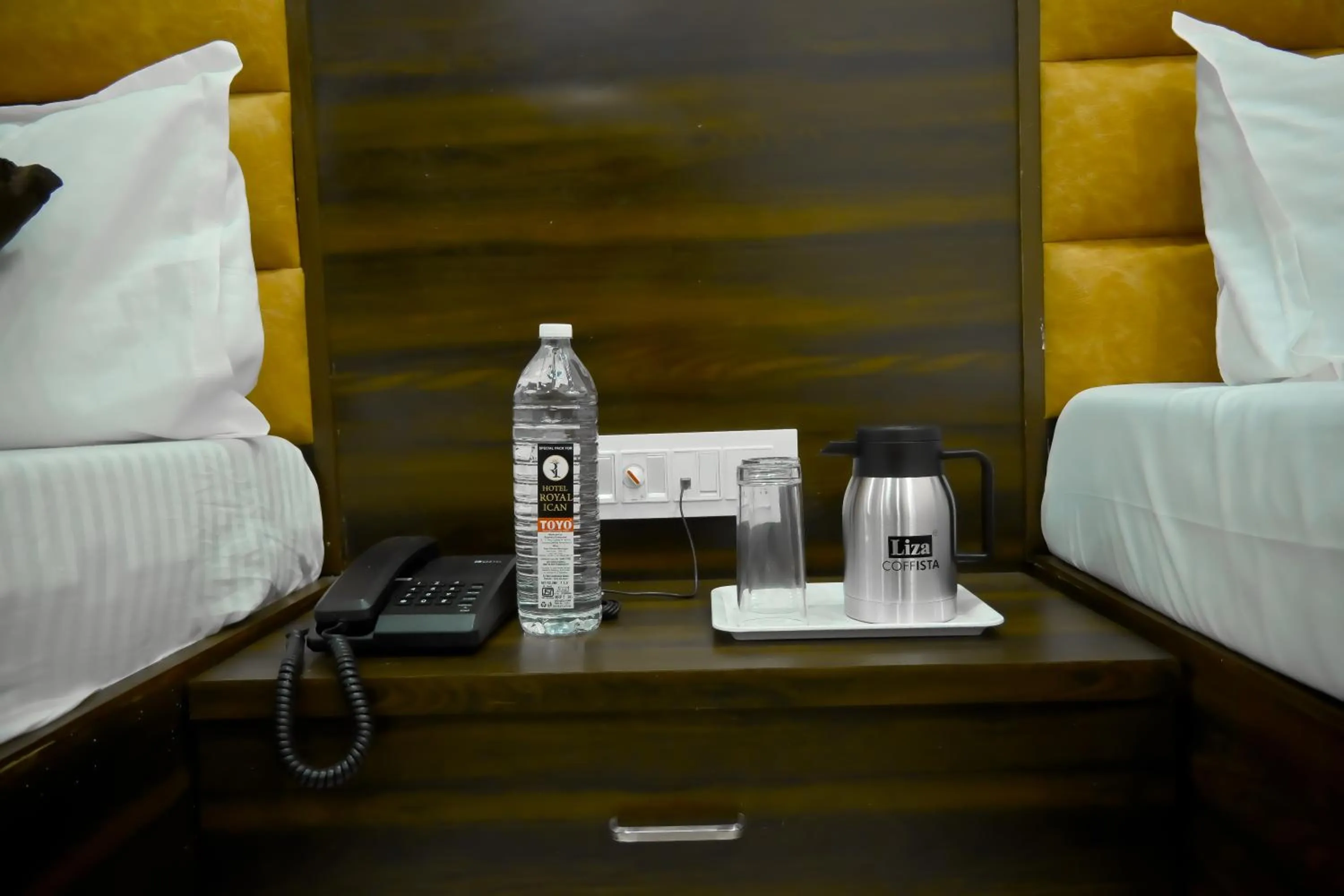 Bed in Hotel Royal Ican Sindhubhavan Road