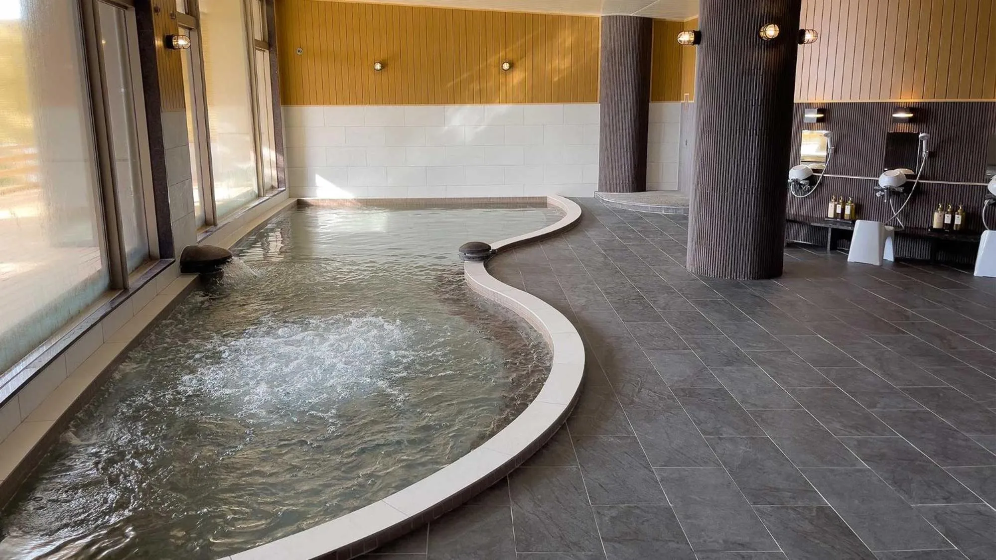 Public Bath in Bizan Kaigetsu