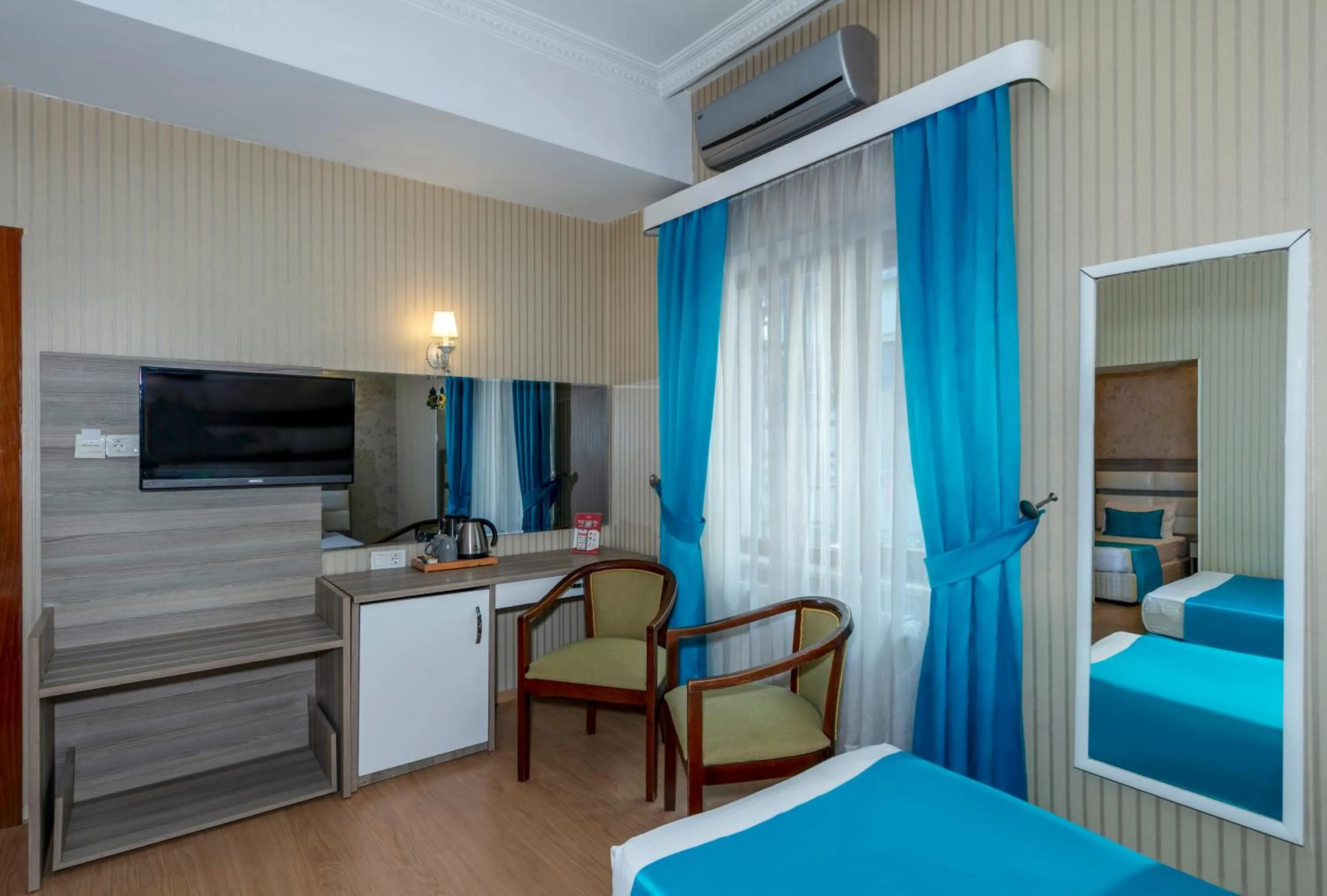 Communal lounge/ TV room, Bed in Nil Hotel İstanbul City Center