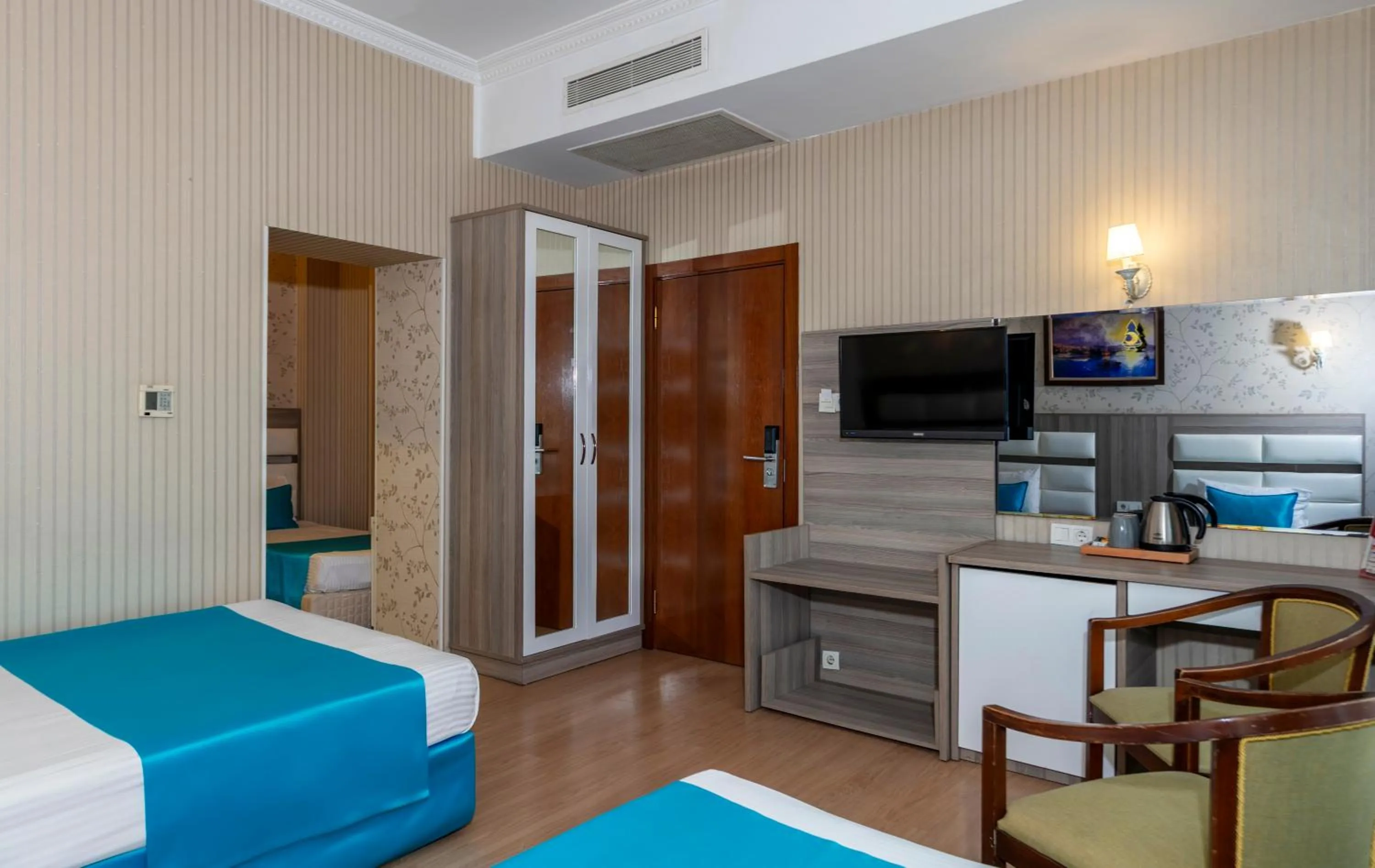 Communal lounge/ TV room, Bed in Nil Hotel İstanbul City Center