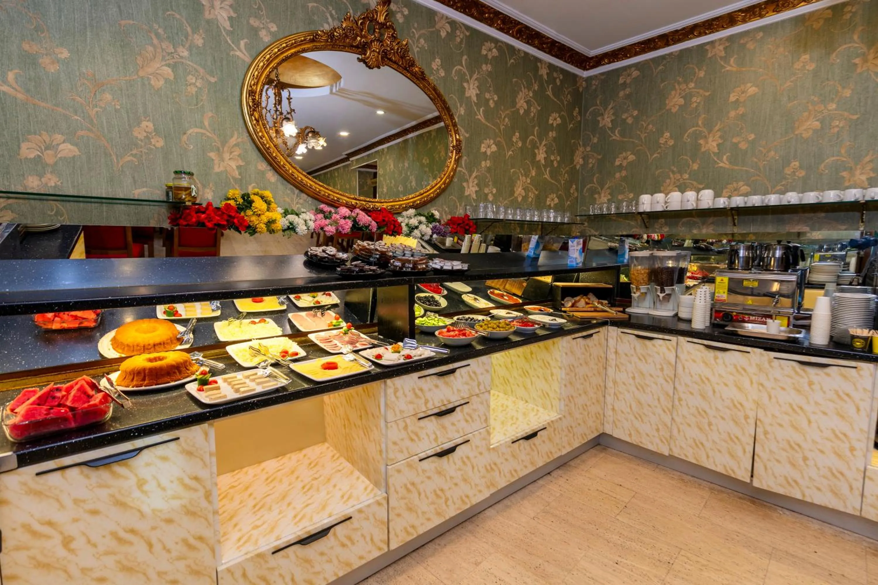 Restaurant/places to eat in Nil Hotel İstanbul City Center