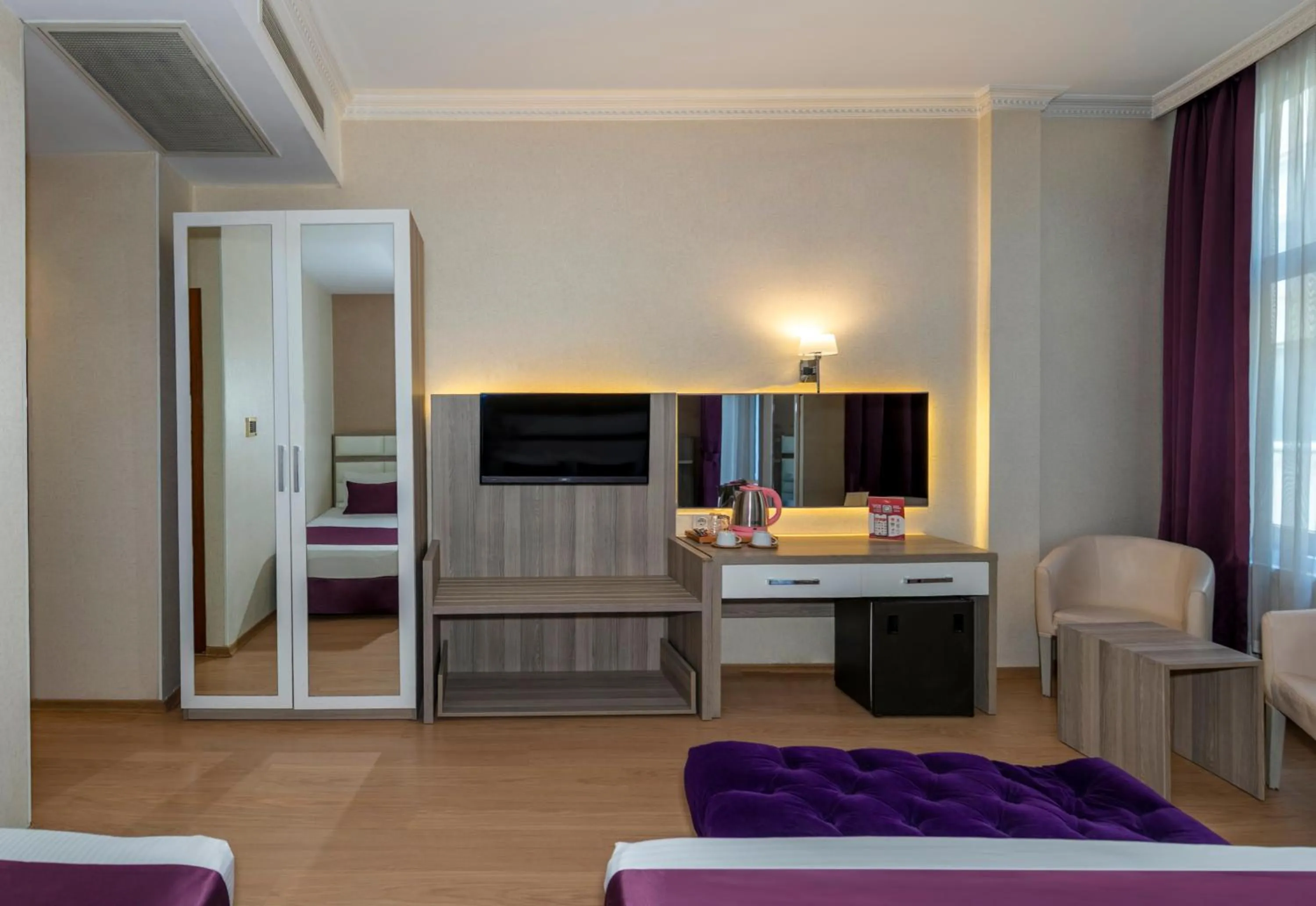 Communal lounge/ TV room, Bed in Nil Hotel İstanbul City Center