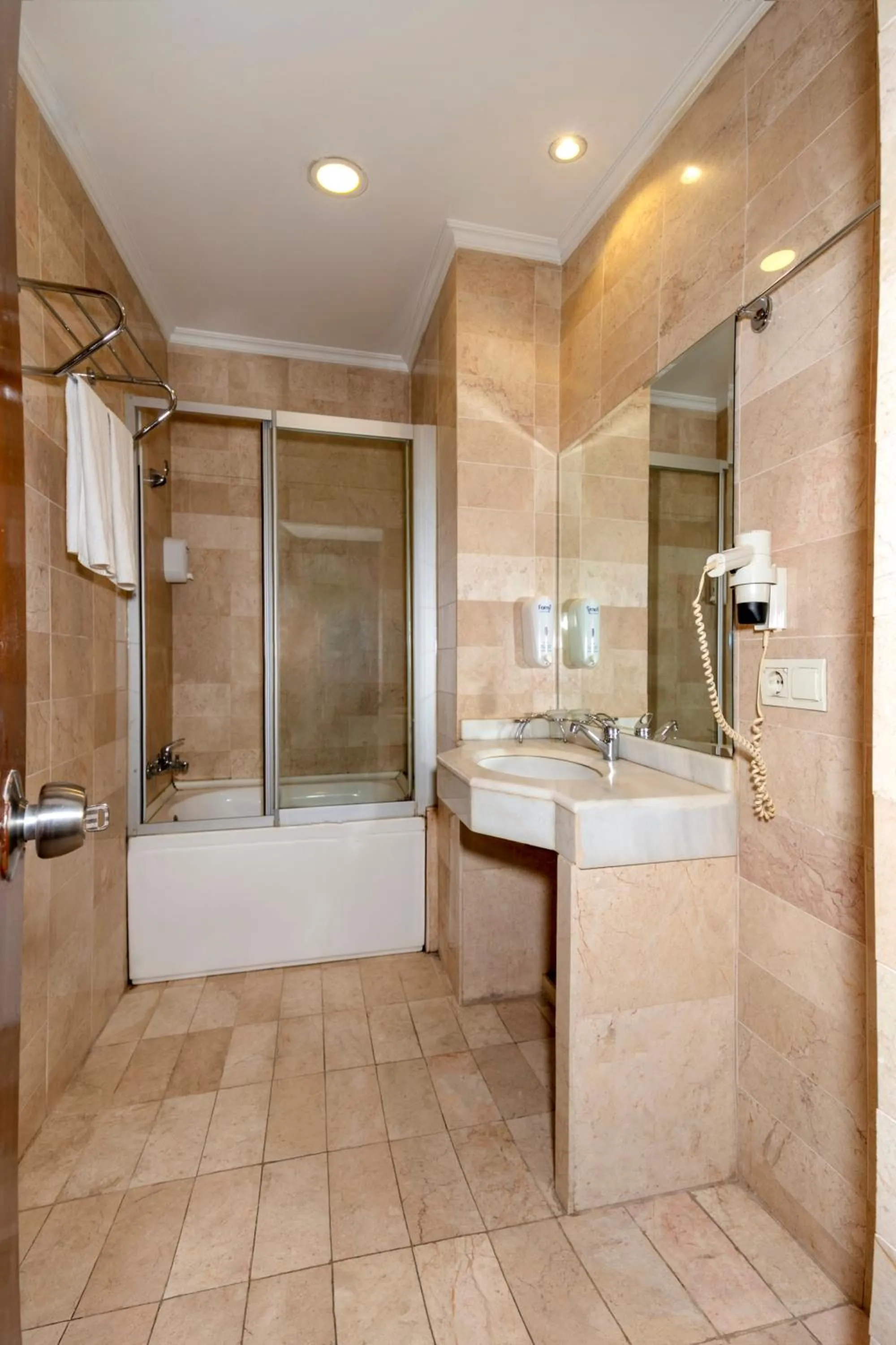Shower in Nil Hotel İstanbul City Center