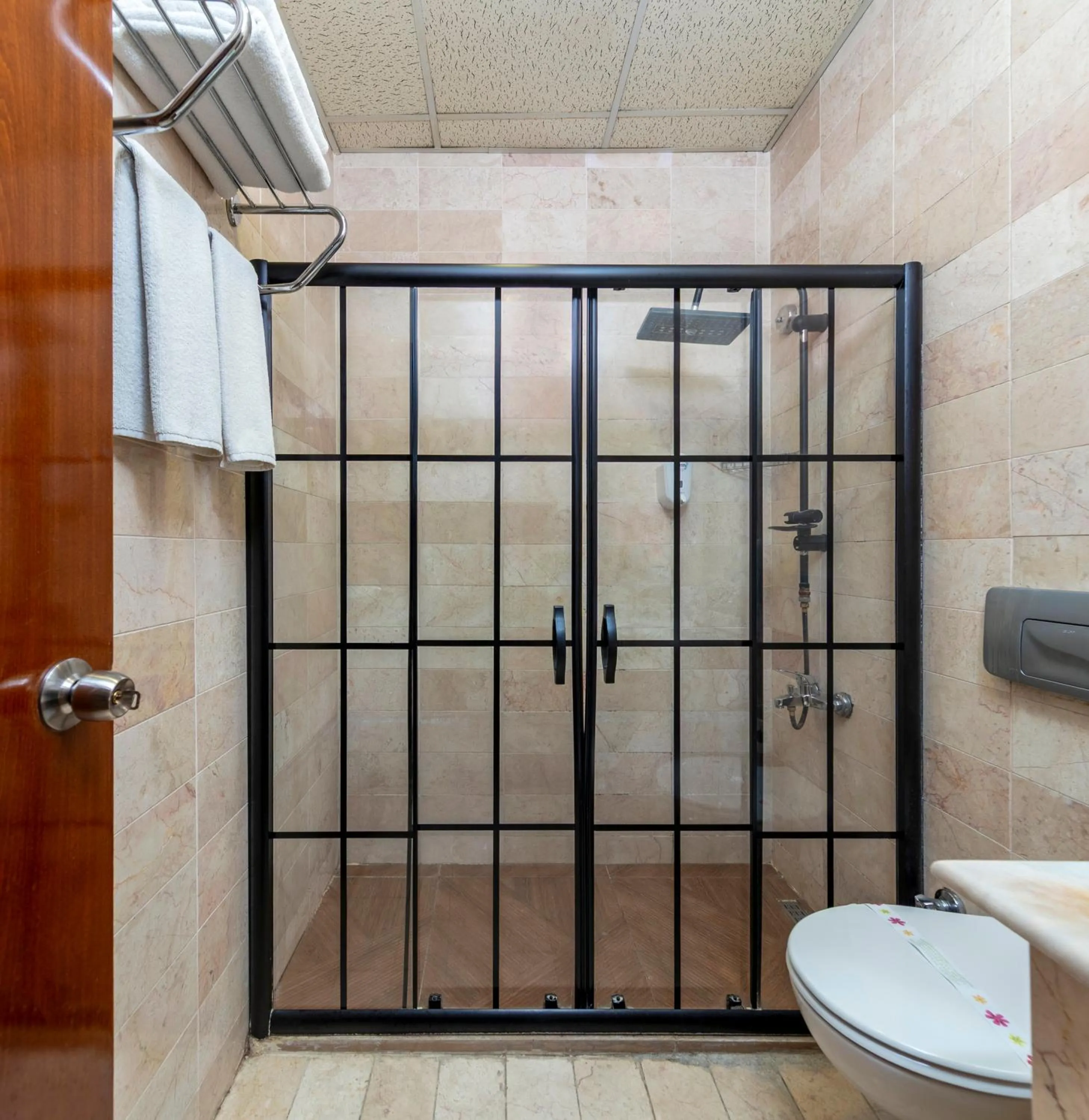 Shower in Nil Hotel İstanbul City Center