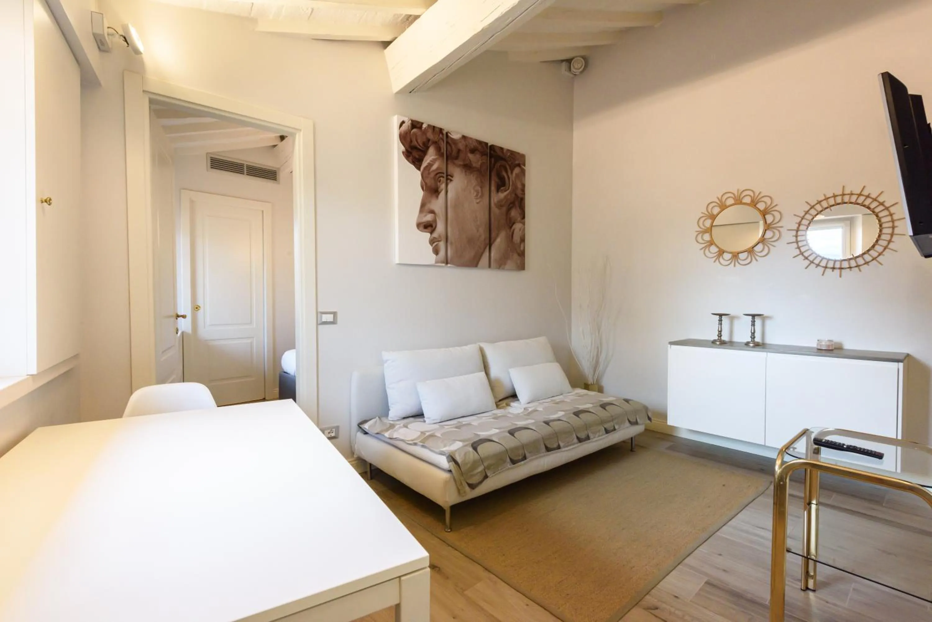 Living room, Bed in Santa Croce Top by Mmega