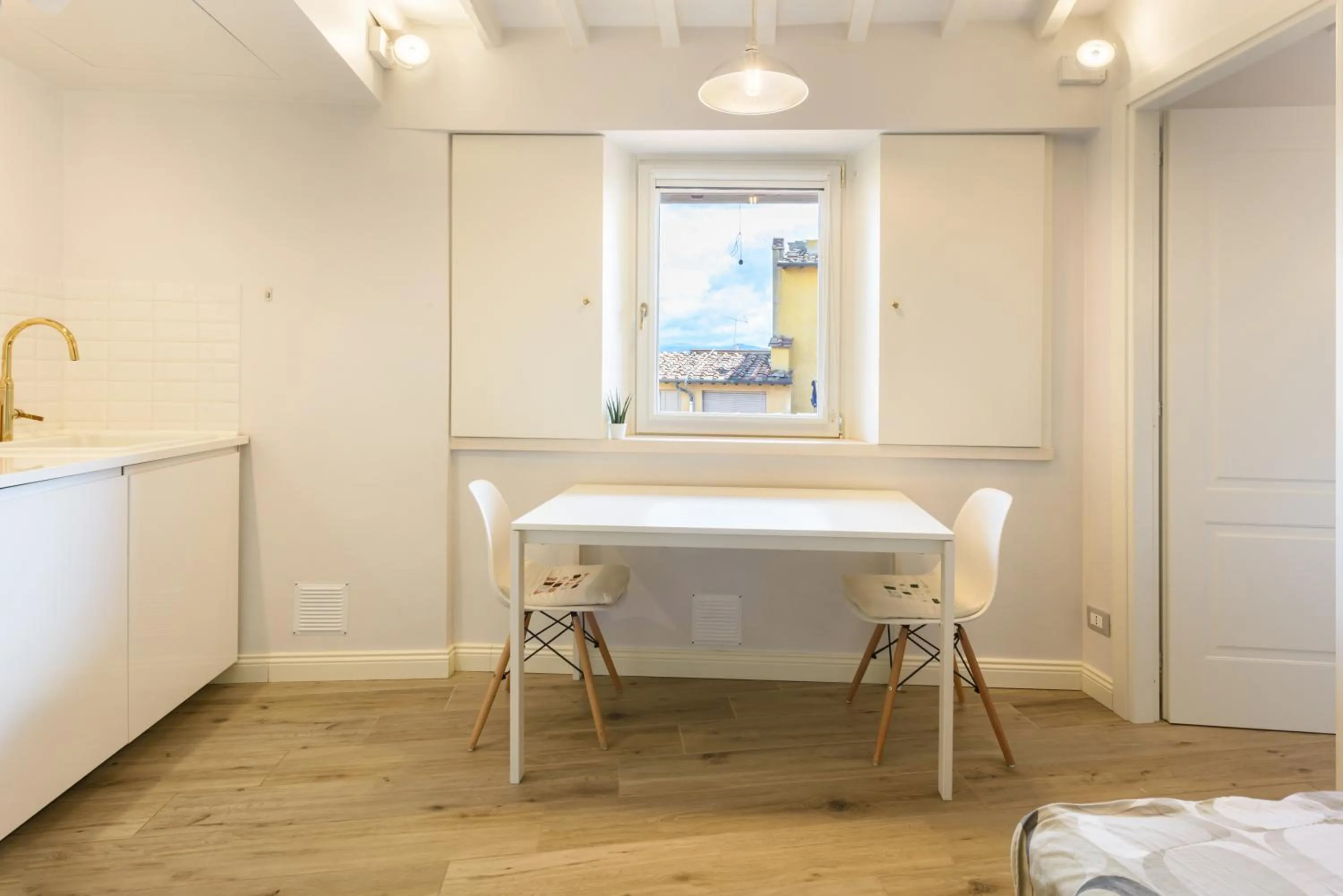 Dining area in Santa Croce Top by Mmega