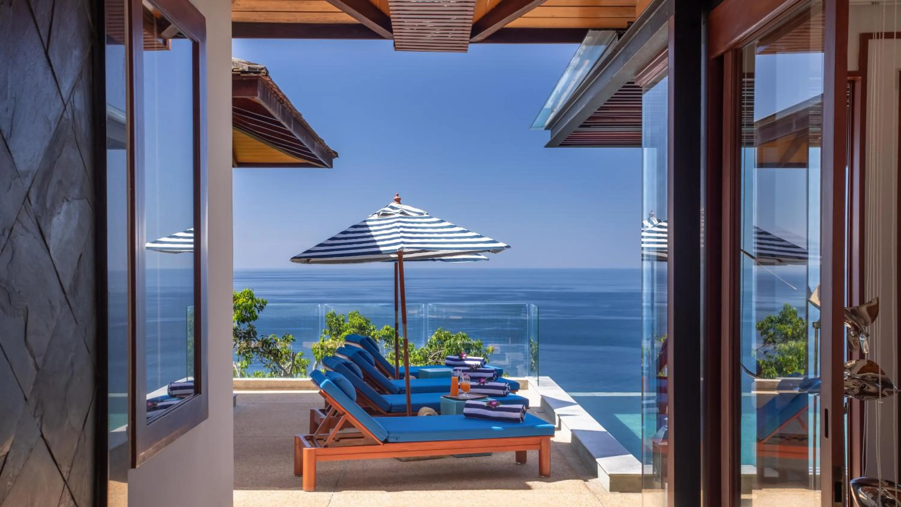 Swimming pool in Villa Varya