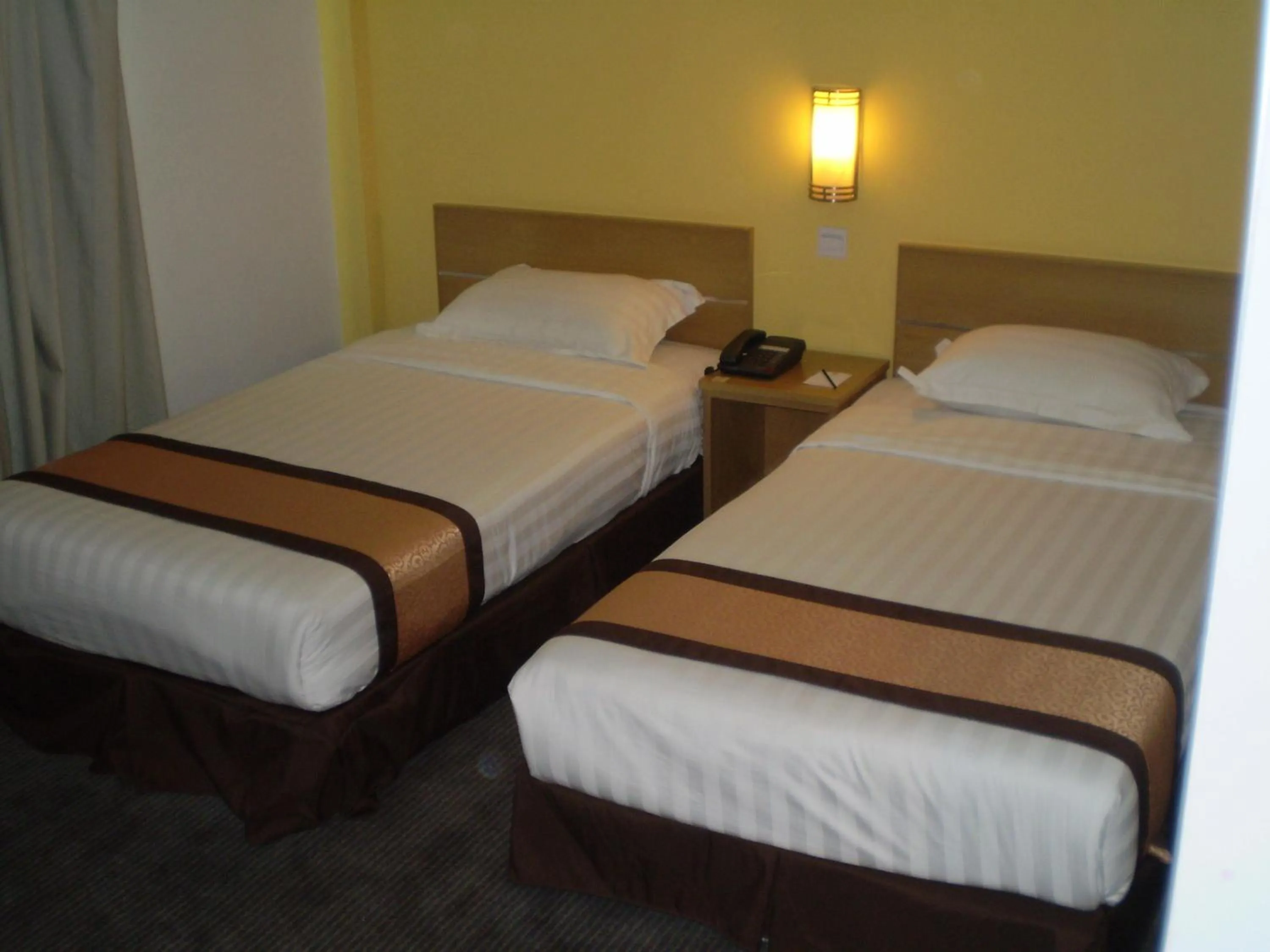 Bed in Tang Dynasty Lodge Tuaran