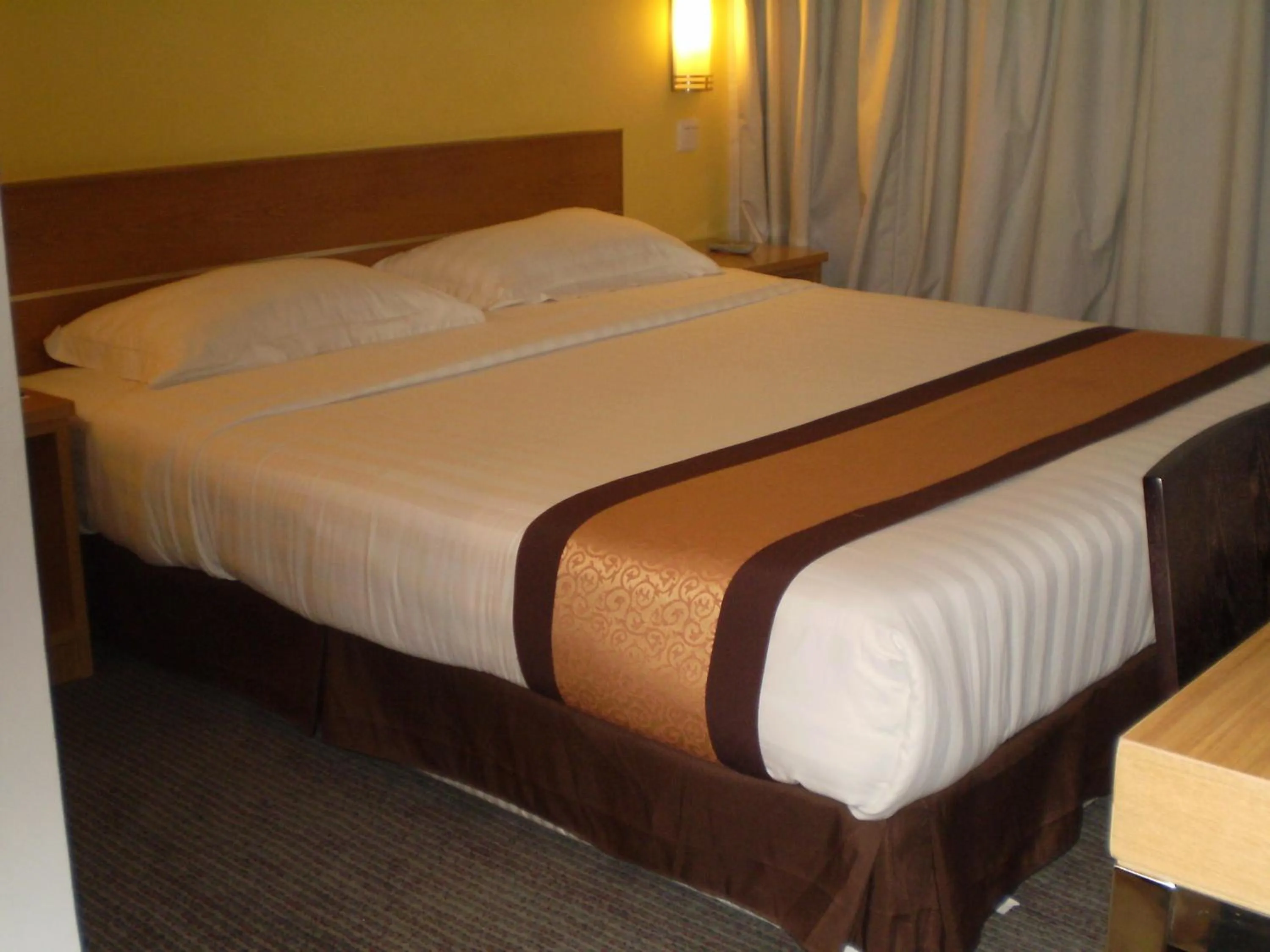 Bed in Tang Dynasty Lodge Tuaran