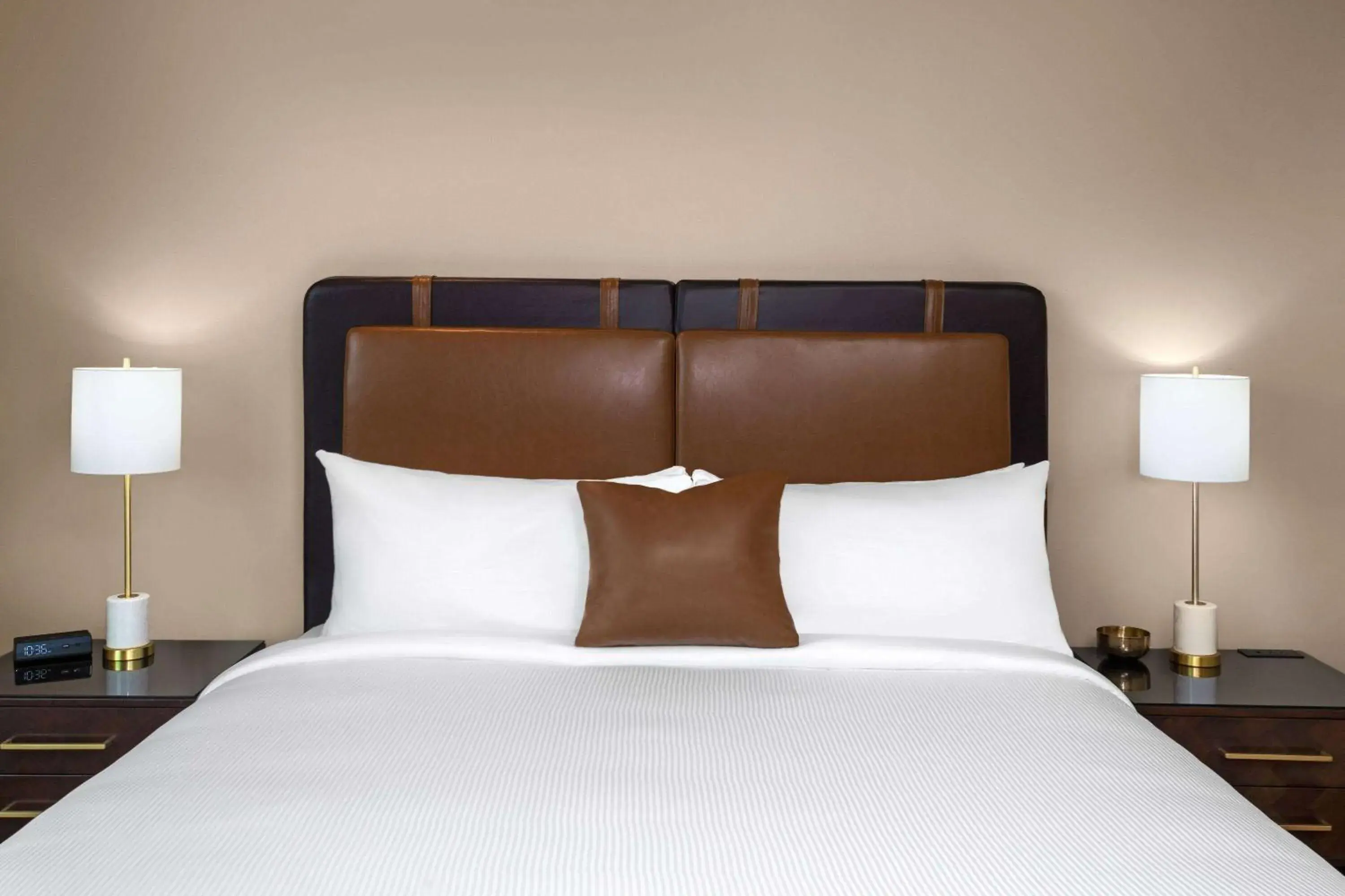 Studio Suite with One California King Bed, Mobility access and Roll-In Shower, Non-Smoking in Legacy Hotel, Trademark Collection by Wyndham Studio Suite with One California King Bed, Mobility access and Roll-In Shower, Non-Smoking in Legacy Hotel, Trademark Collection by Wyndham