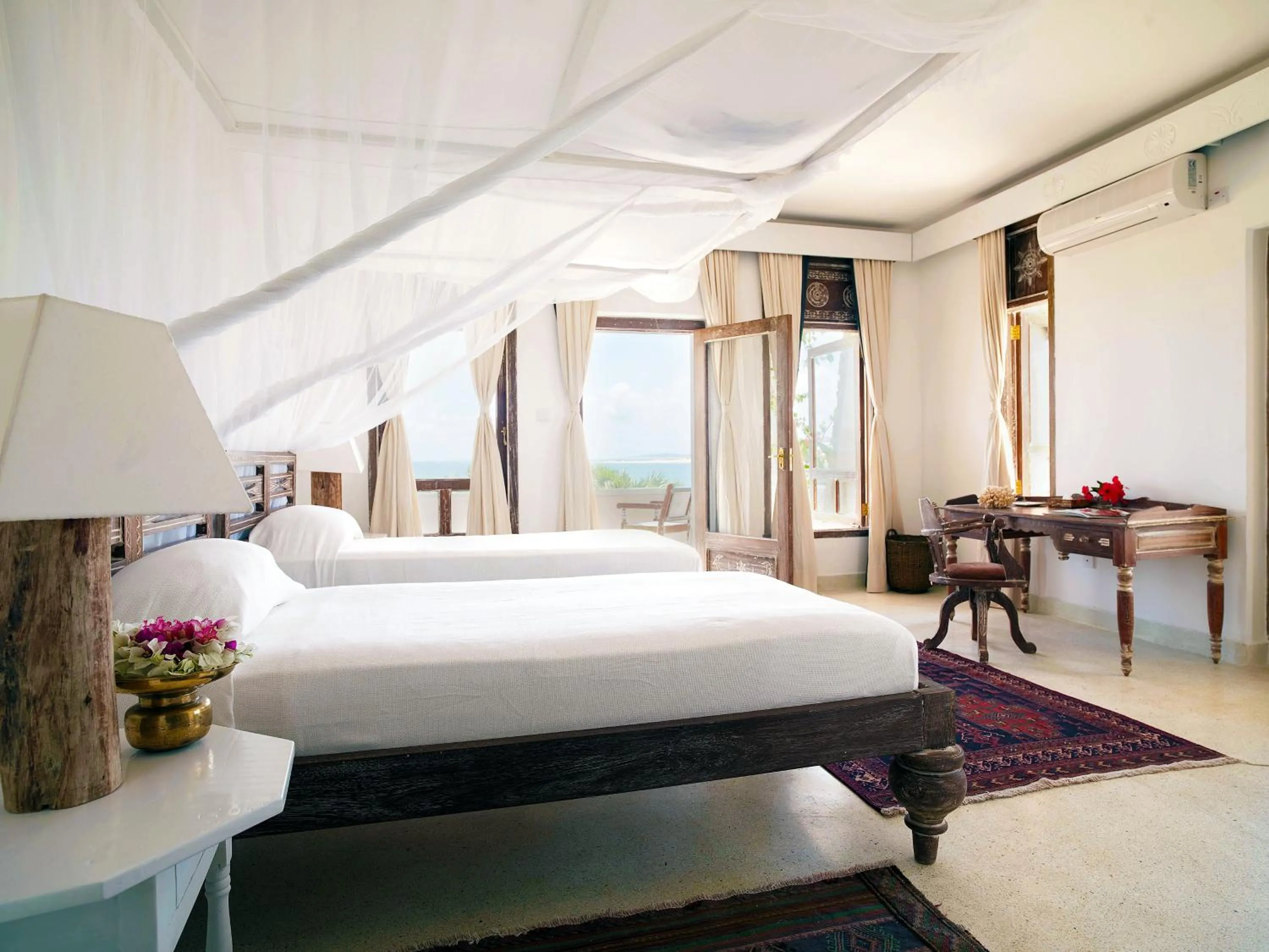 Photo of the whole room, Bed in The Majlis Resort