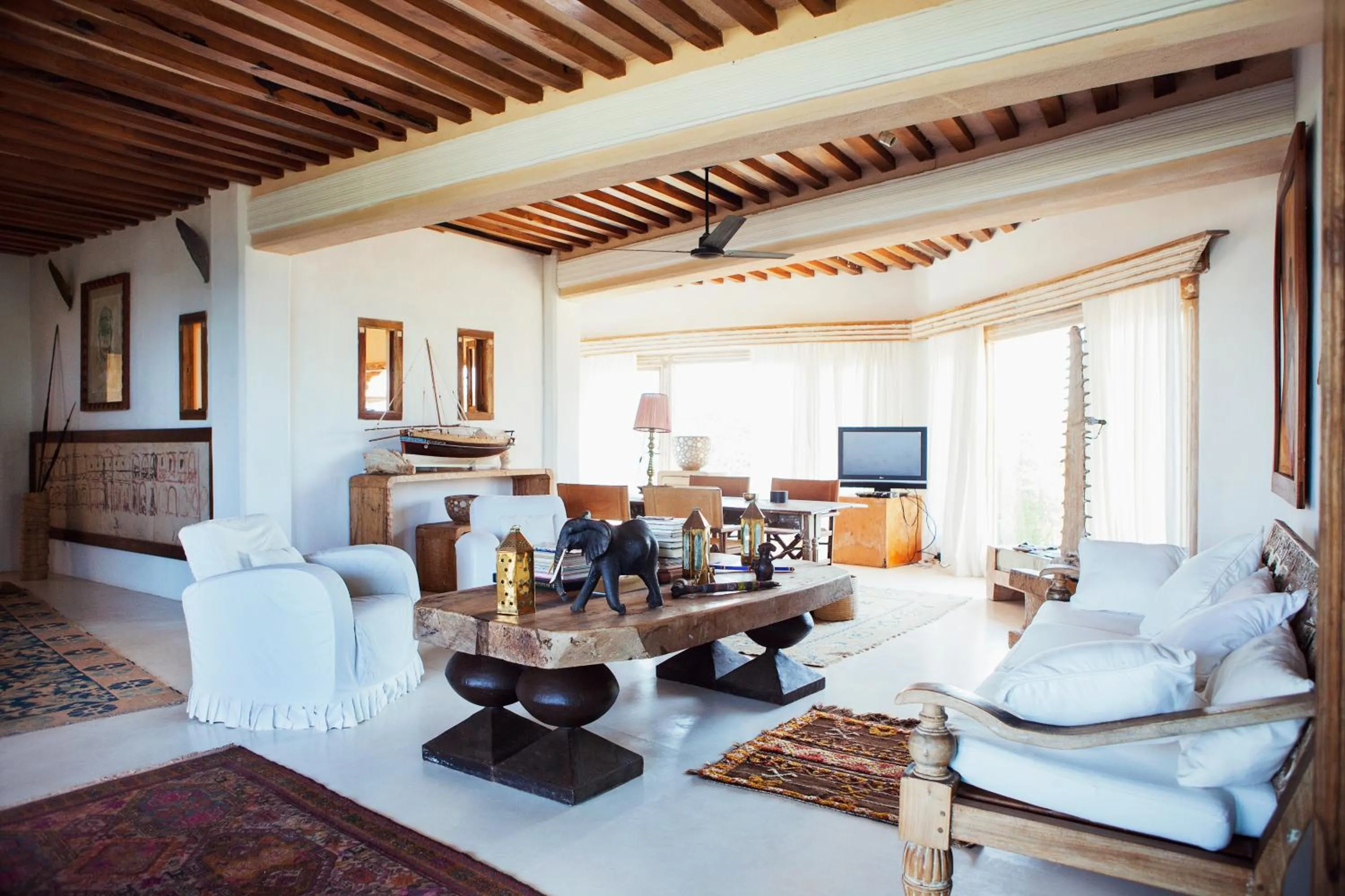 Living room in The Majlis Resort