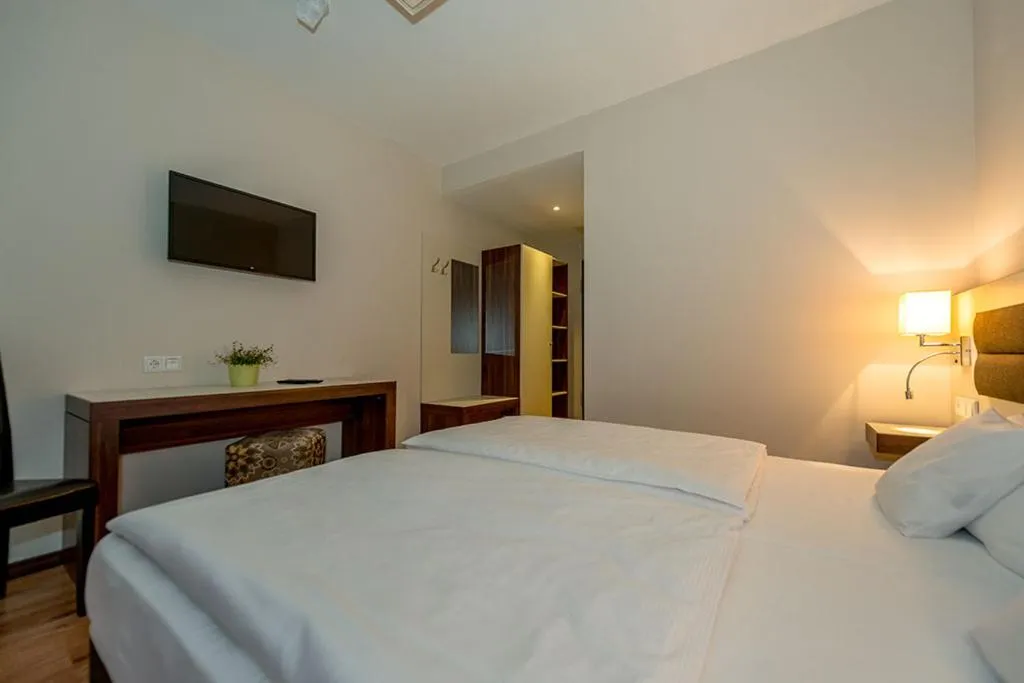 Photo of the whole room, Bed in Hotel Nordhausen