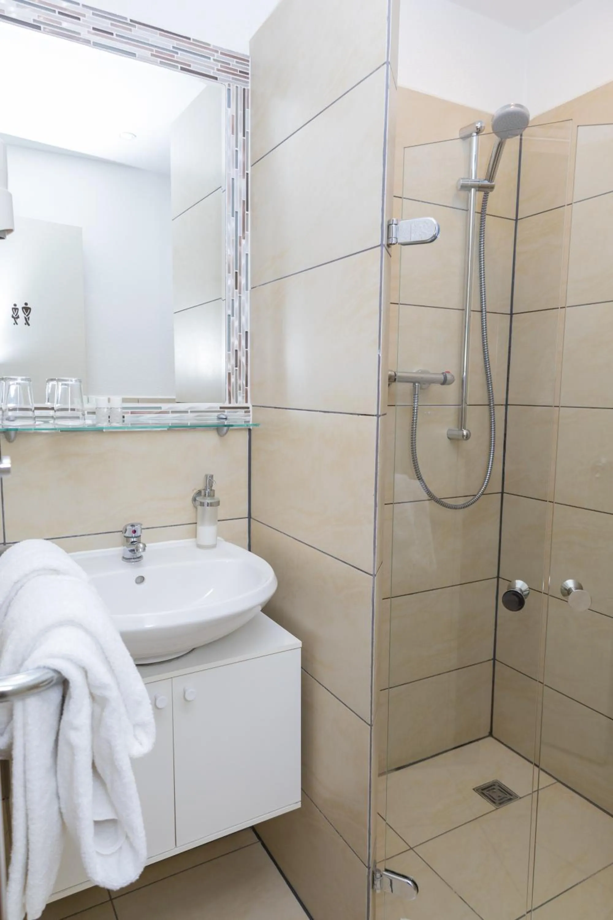 Shower in Hotel Nordhausen