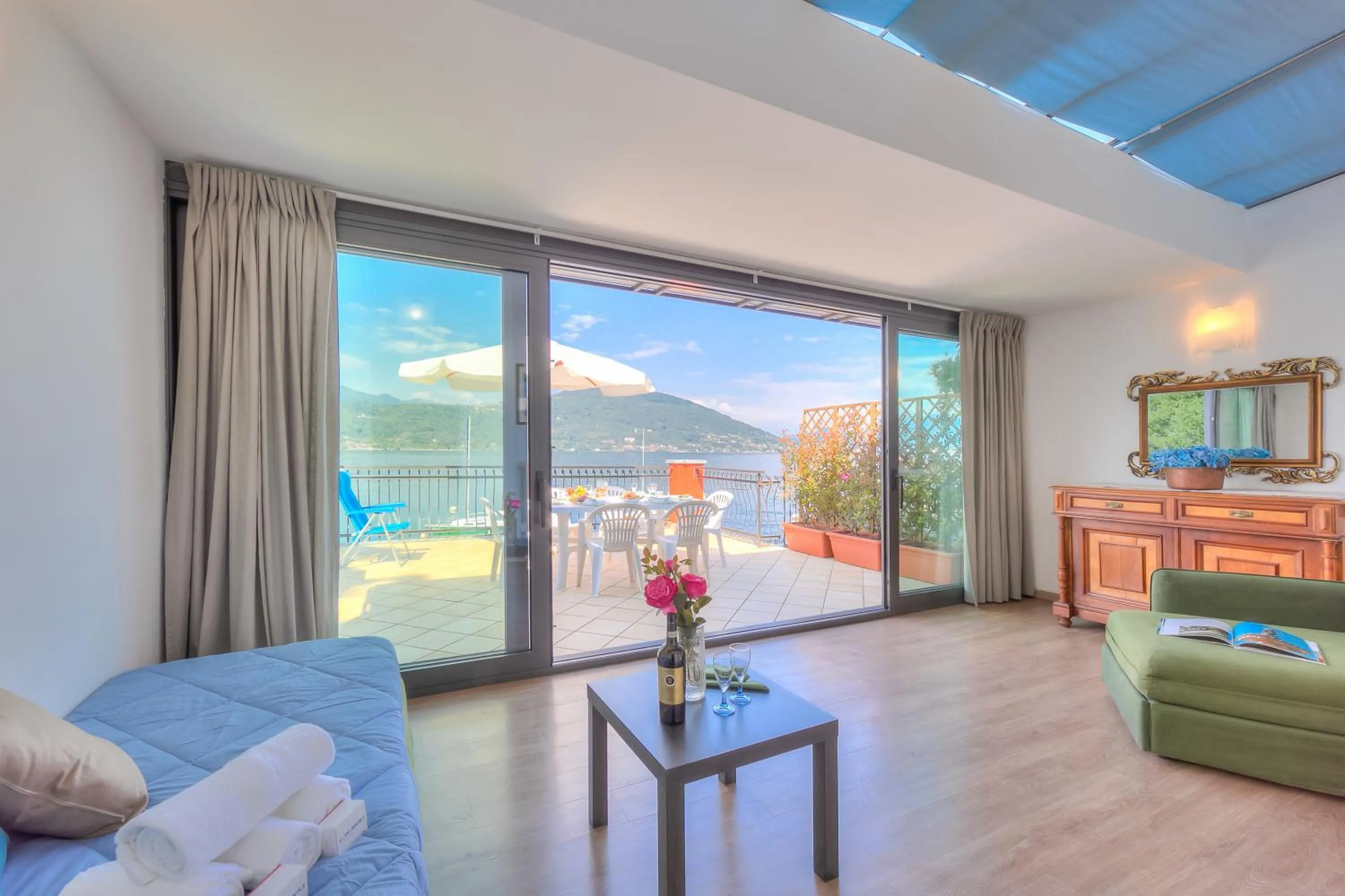 Red House Terrace Private Beach - Happy Rentals
