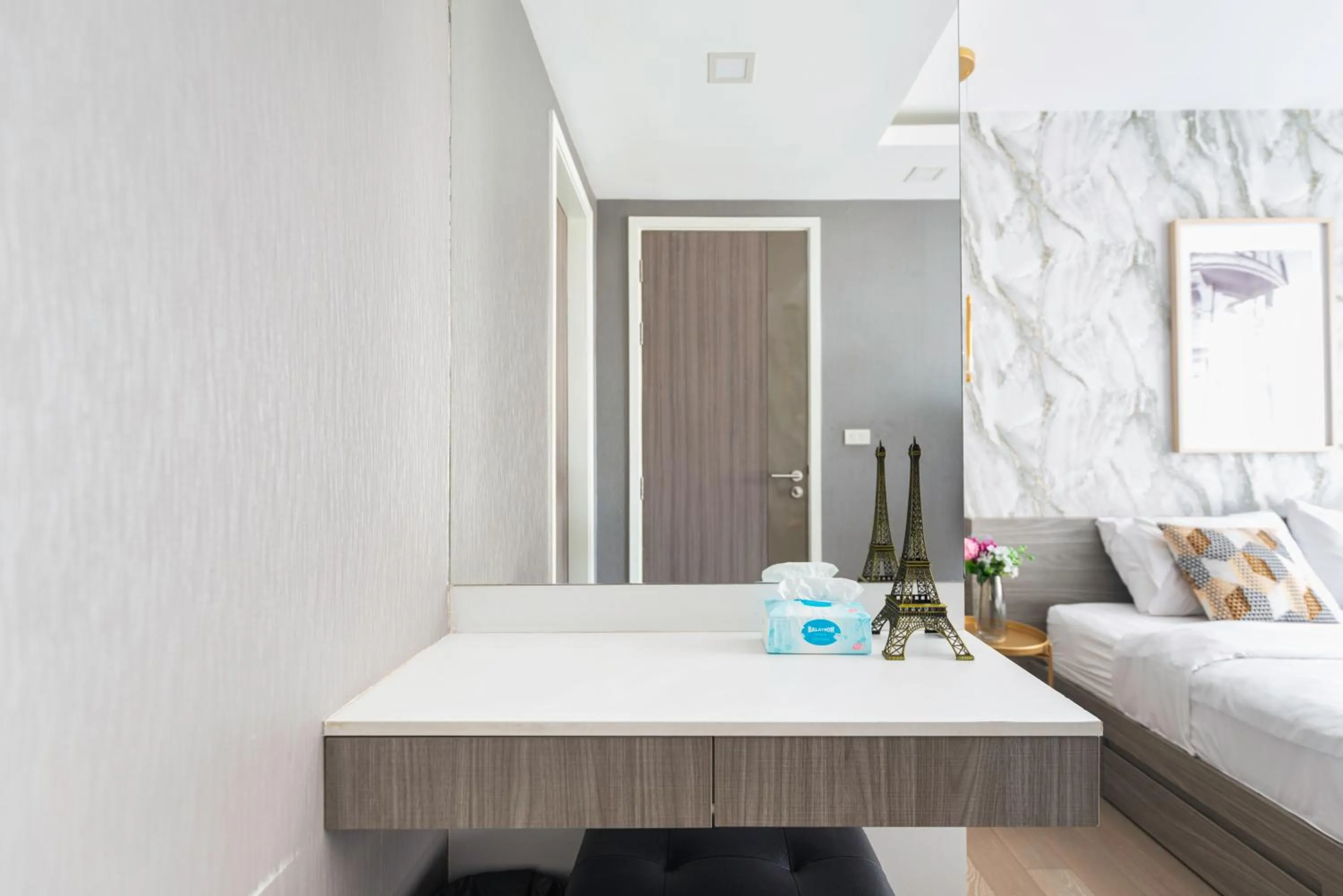 Bed in Dazzle Sukhumvit 7 by LeFoyer