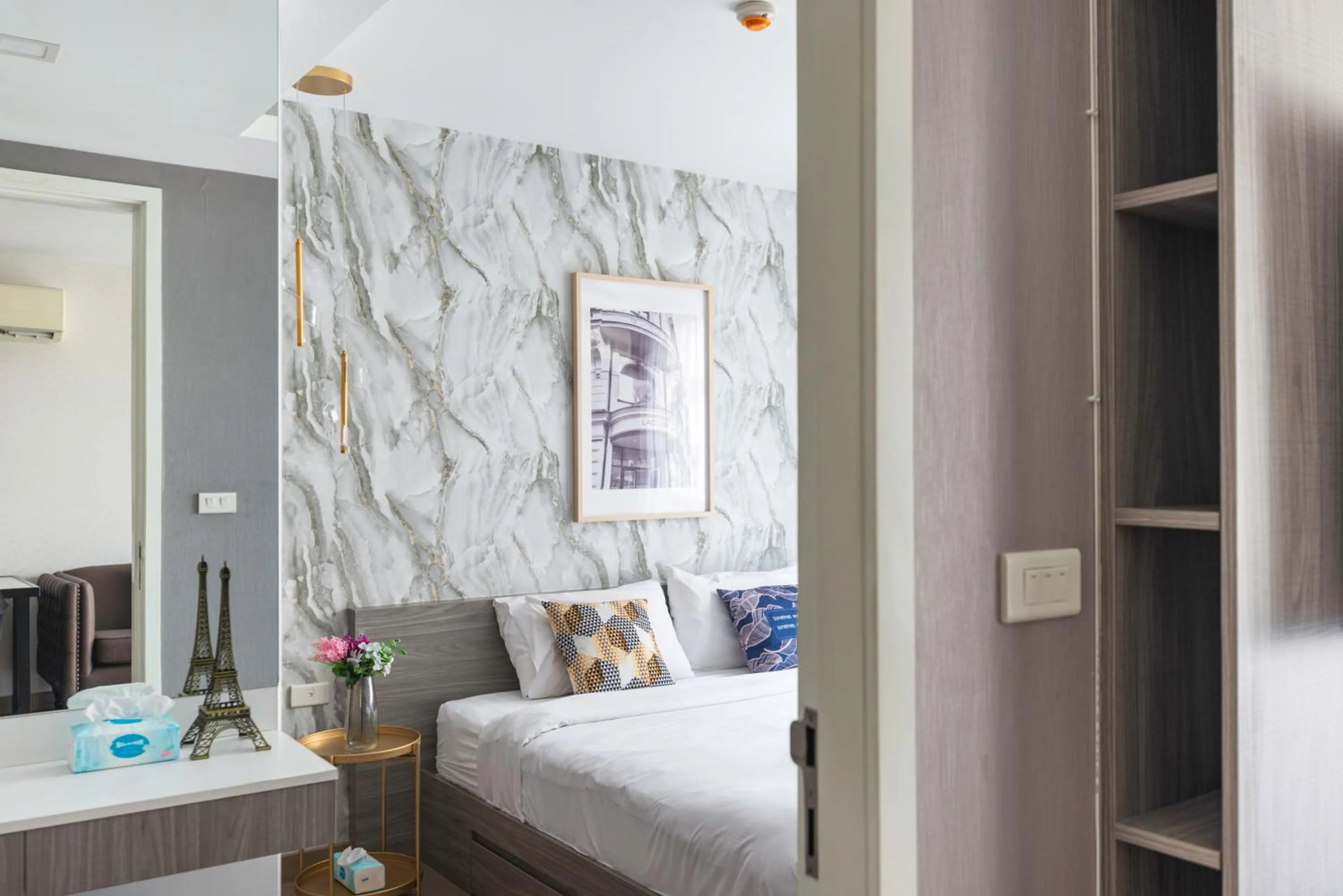 Bed in Dazzle Sukhumvit 7 by LeFoyer