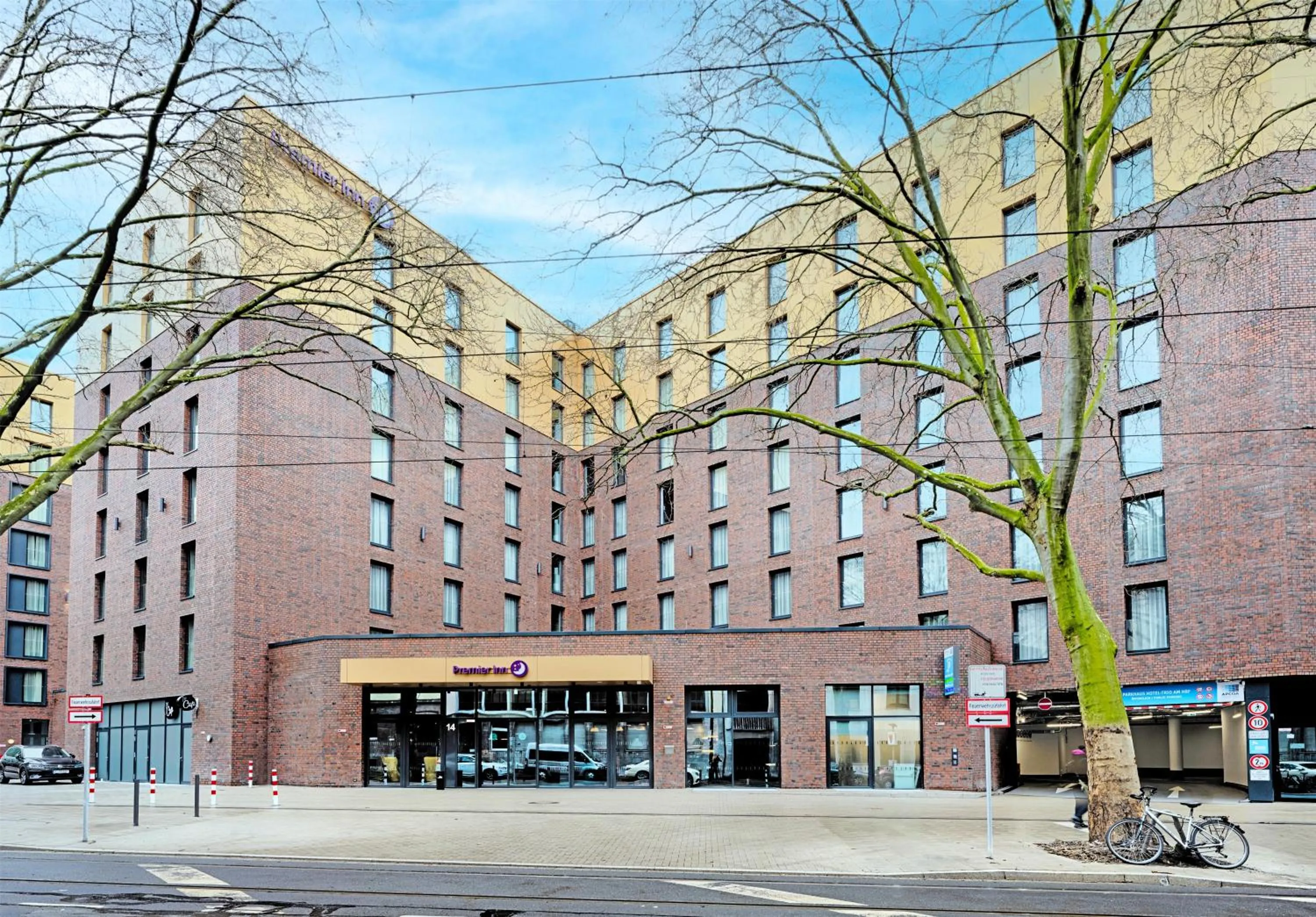 Property building in Premier Inn Düsseldorf City Friedrichstadt