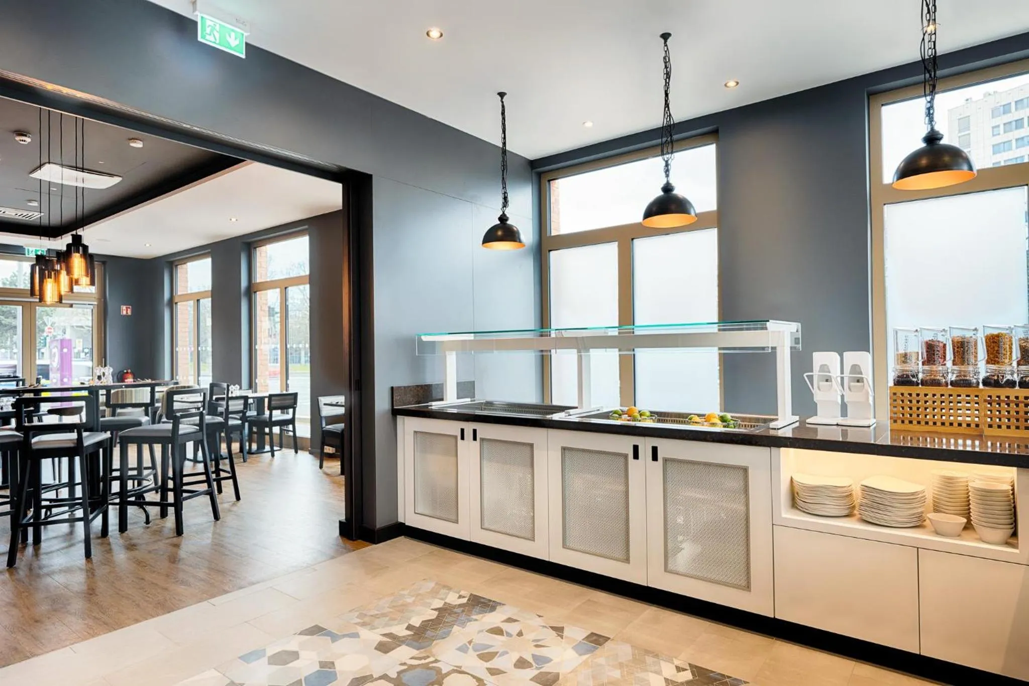 Restaurant/places to eat in Premier Inn Wiesbaden City Centre