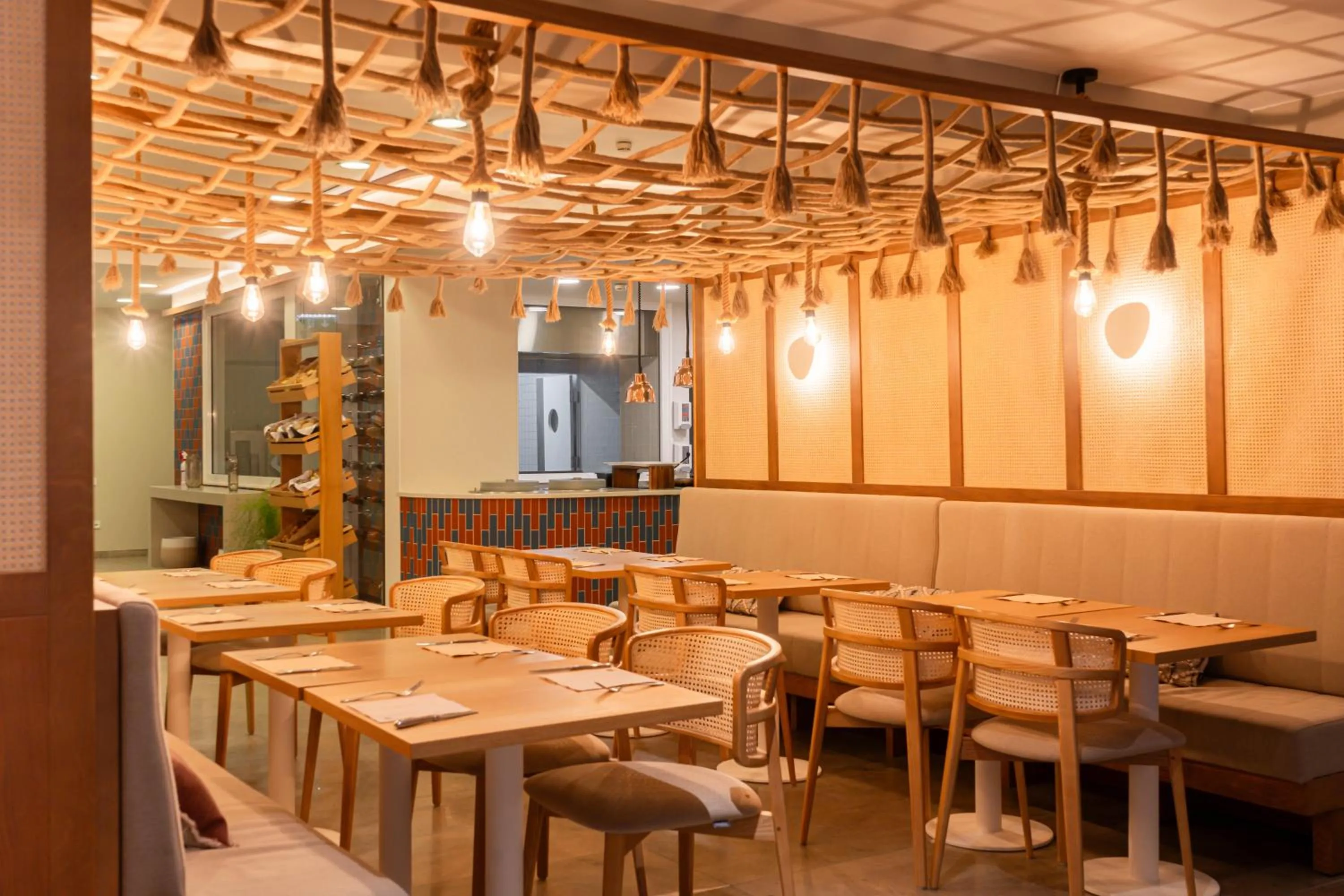 Restaurant/places to eat in Aqualuz Troia Mar by The Editory