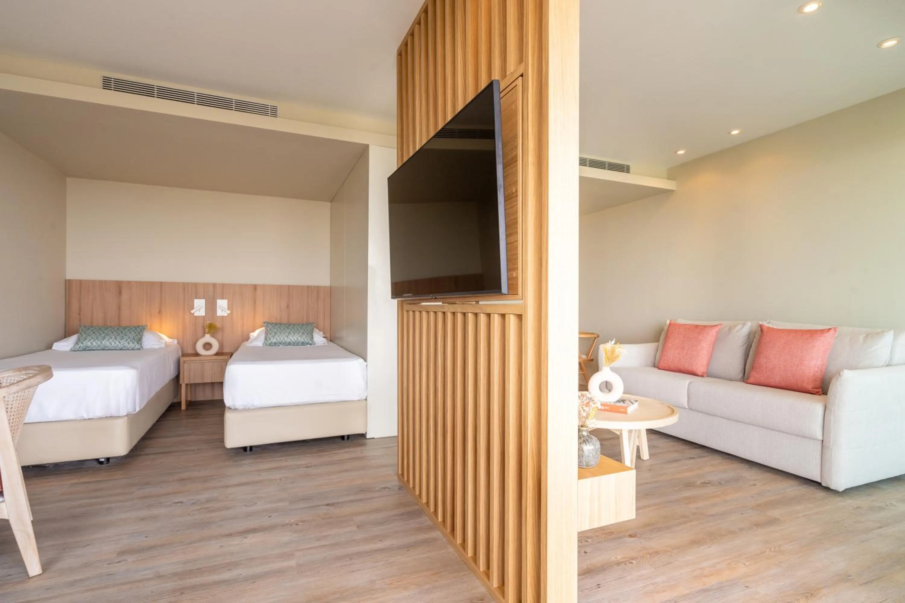 Living room, Bed in Aqualuz Troia Mar by The Editory