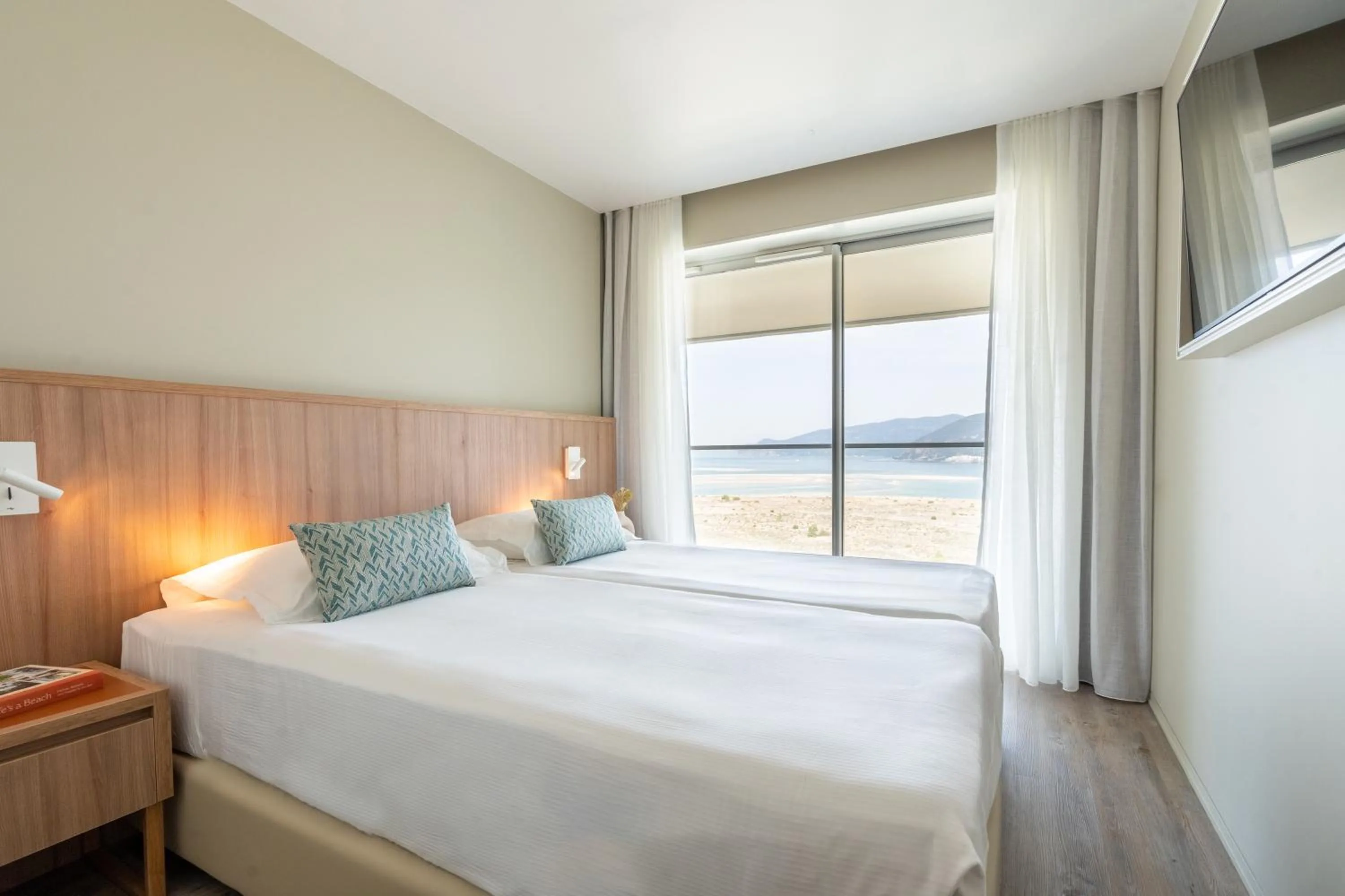 Bedroom, Bed in Aqualuz Troia Mar by The Editory