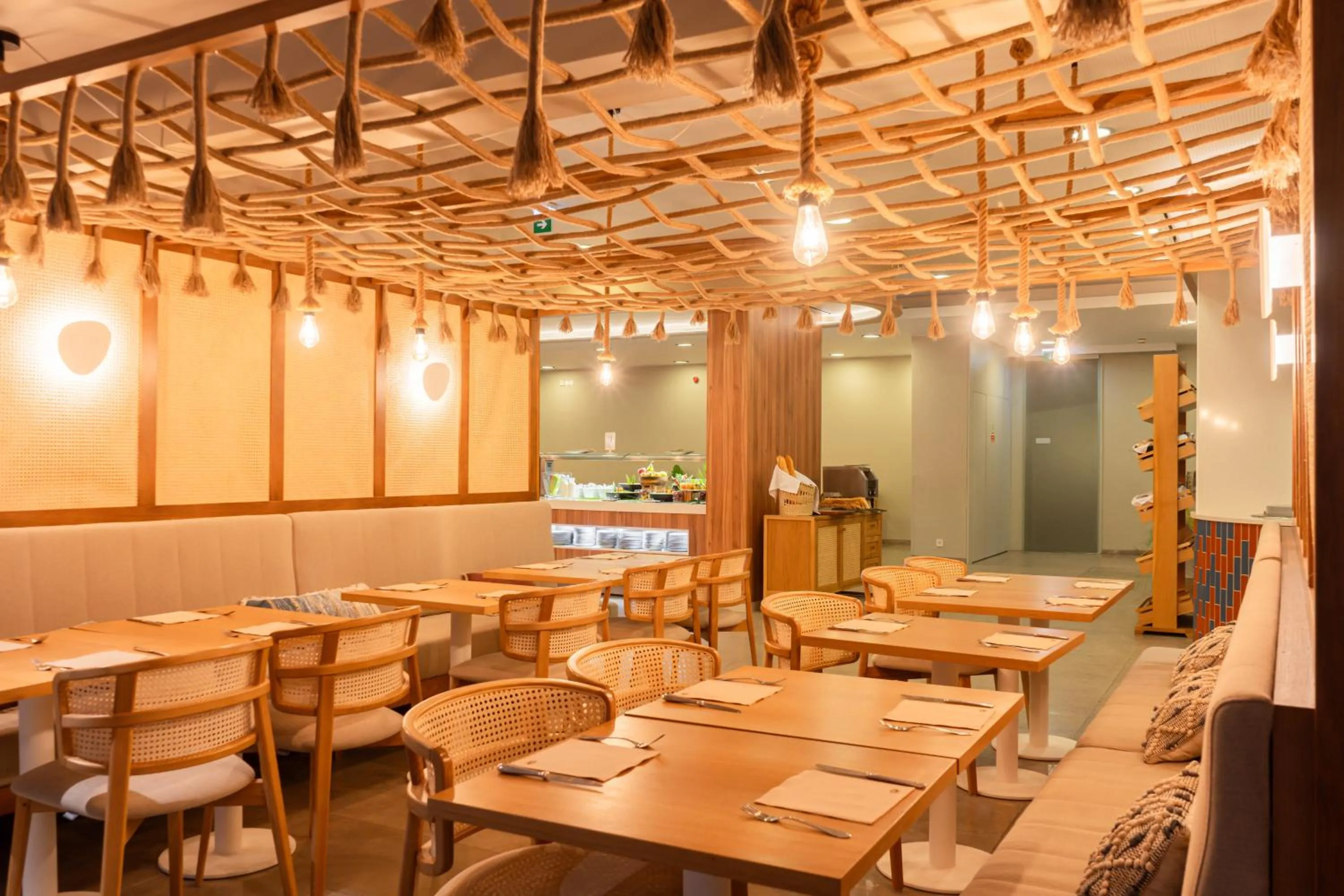 Restaurant/places to eat in Aqualuz Troia Mar by The Editory