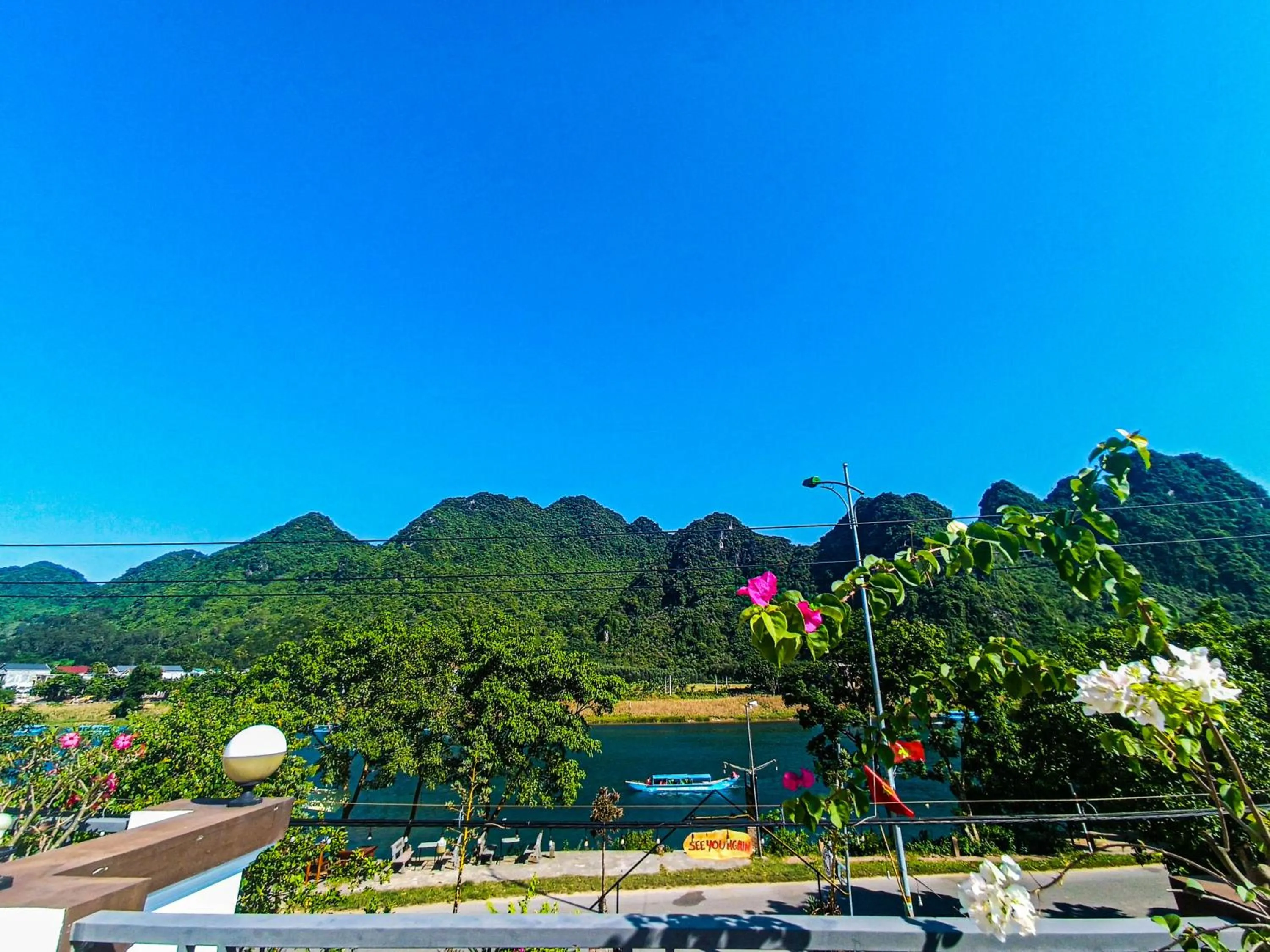 Mountain view in YoLo Pool Bar Villas & Garden Restaurant