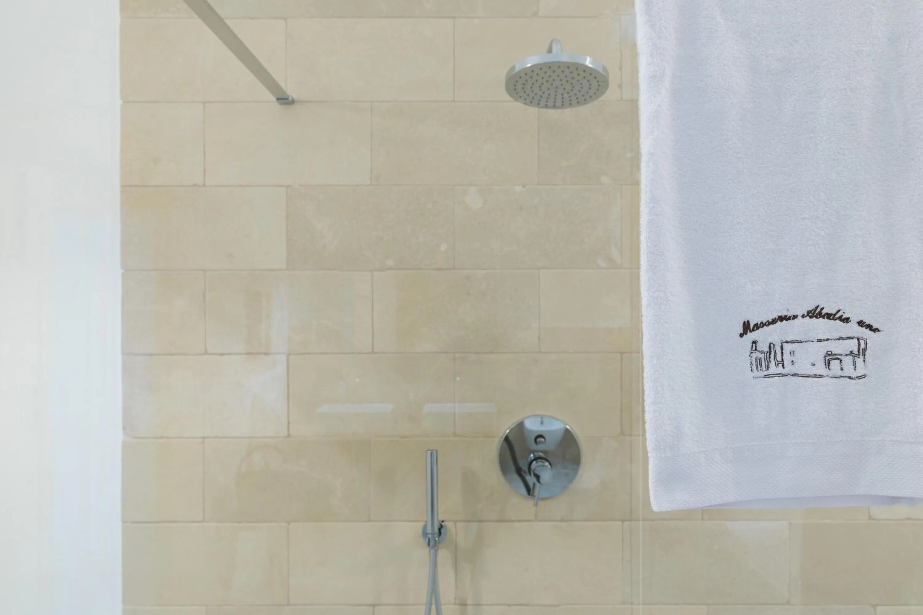 Shower in Masseria Abadia Uno