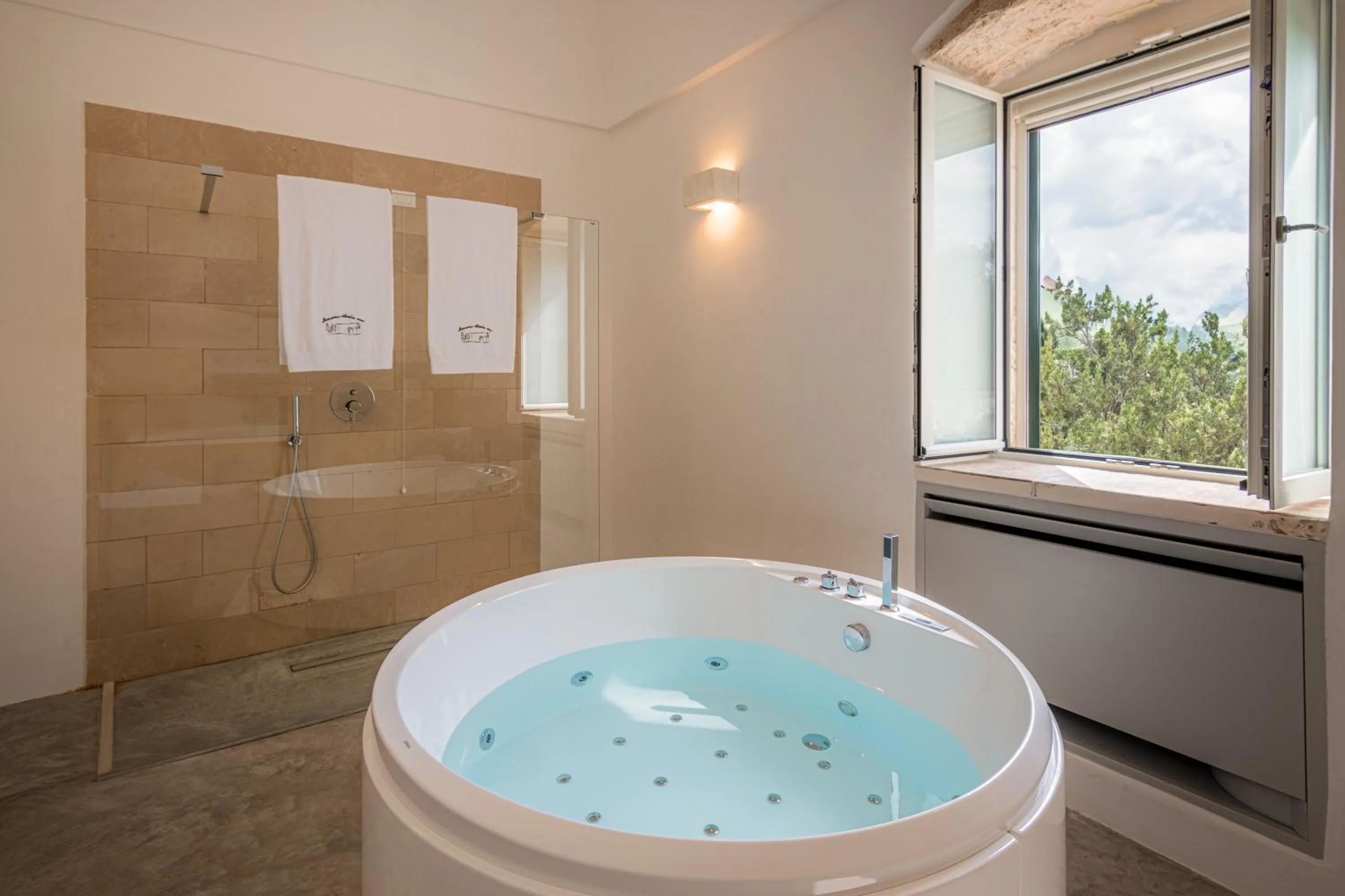 Hot Tub in Masseria Abadia Uno
