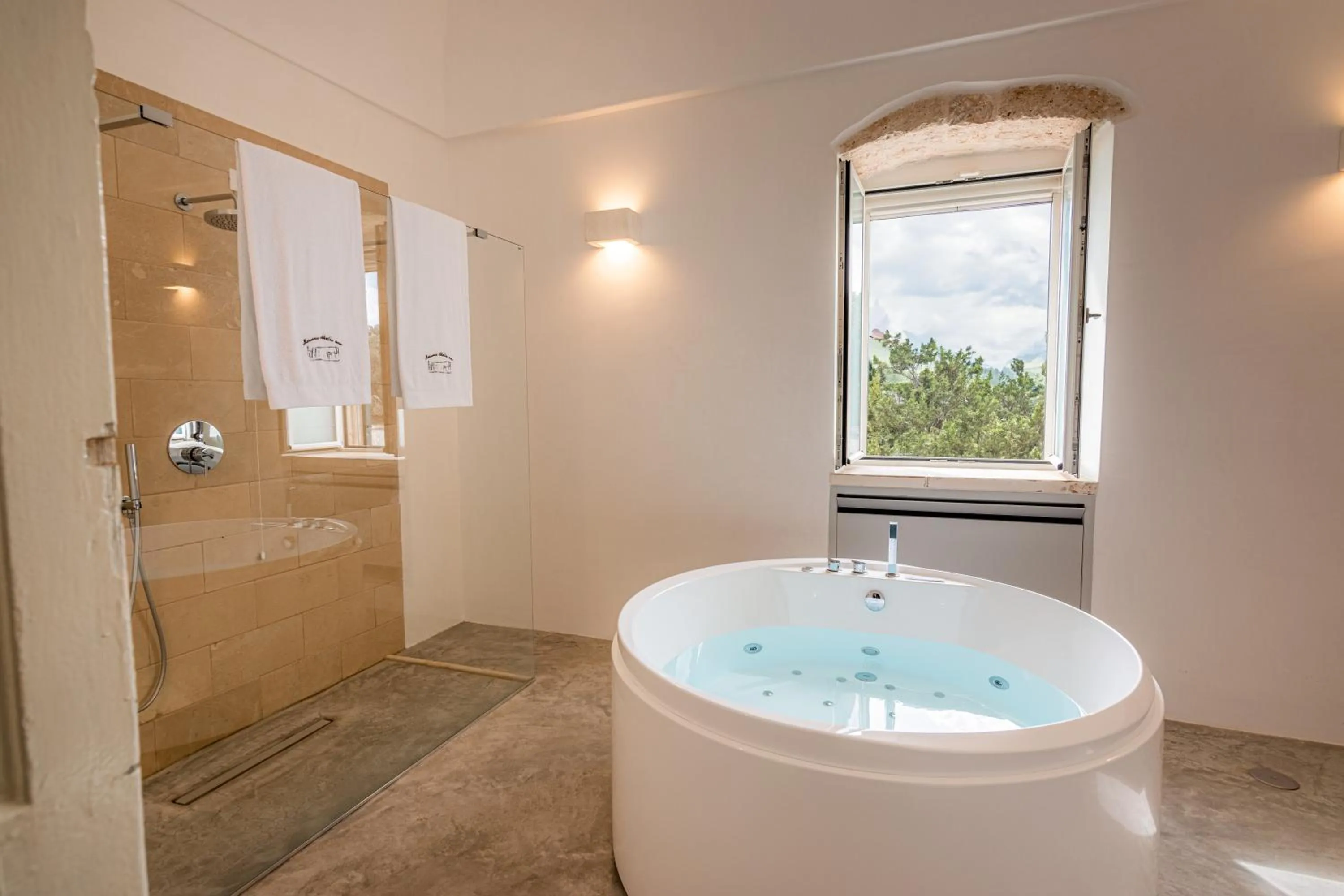 Hot Tub in Masseria Abadia Uno