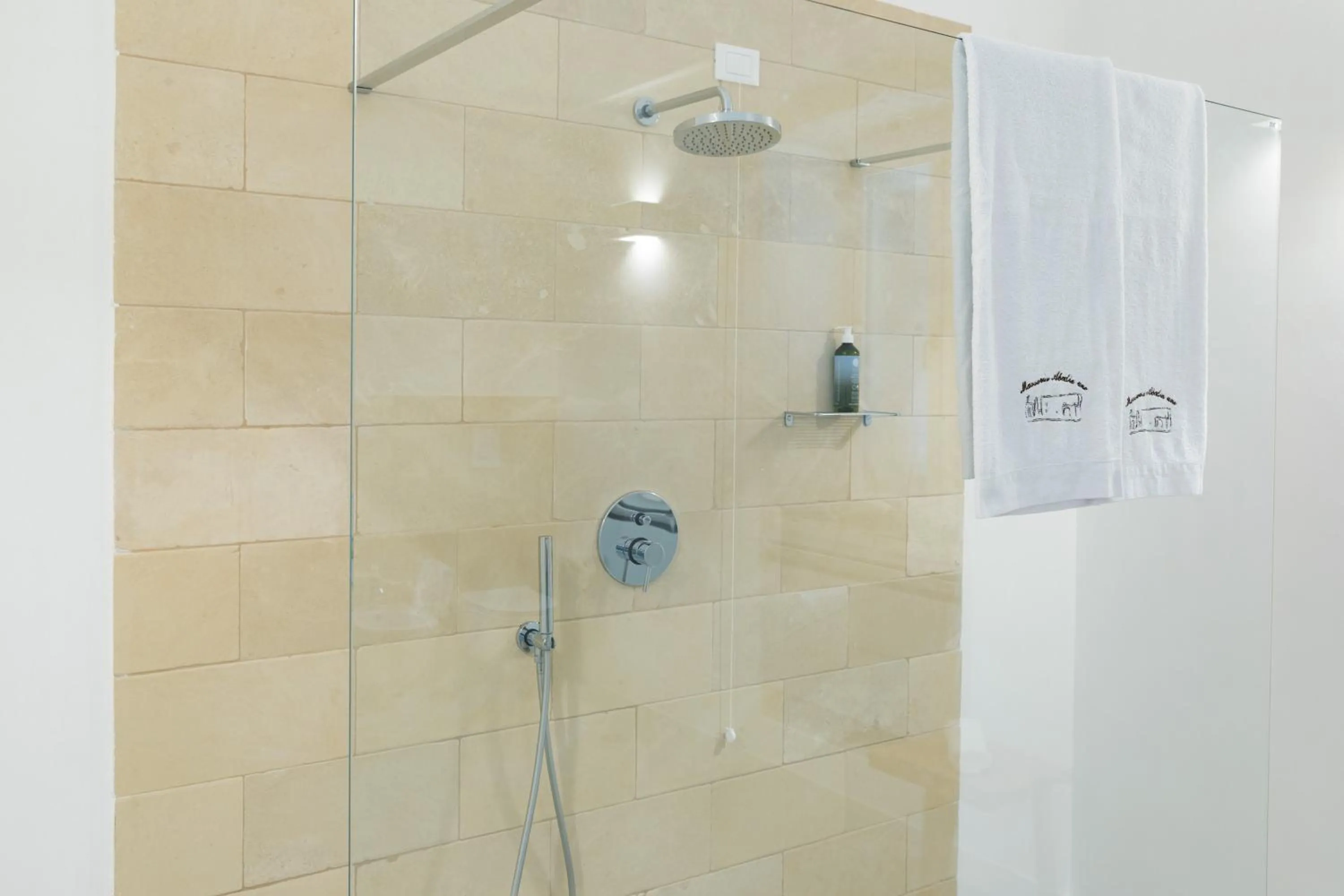 Shower in Masseria Abadia Uno