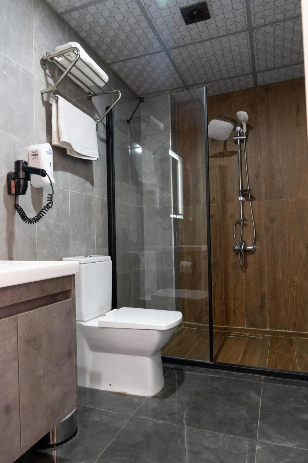 Shower in GRAND MOON HOTEL