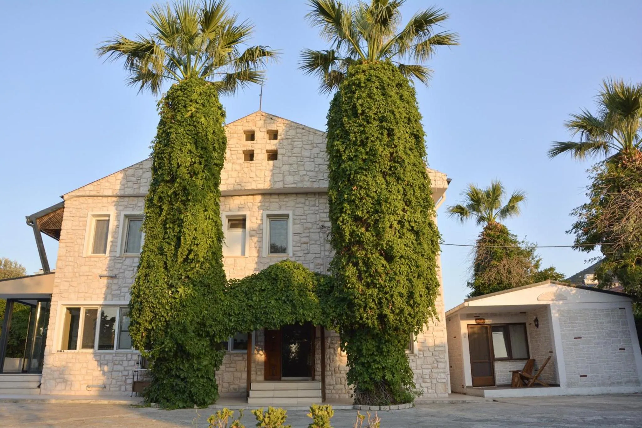 Property building in İlçayto Rooms