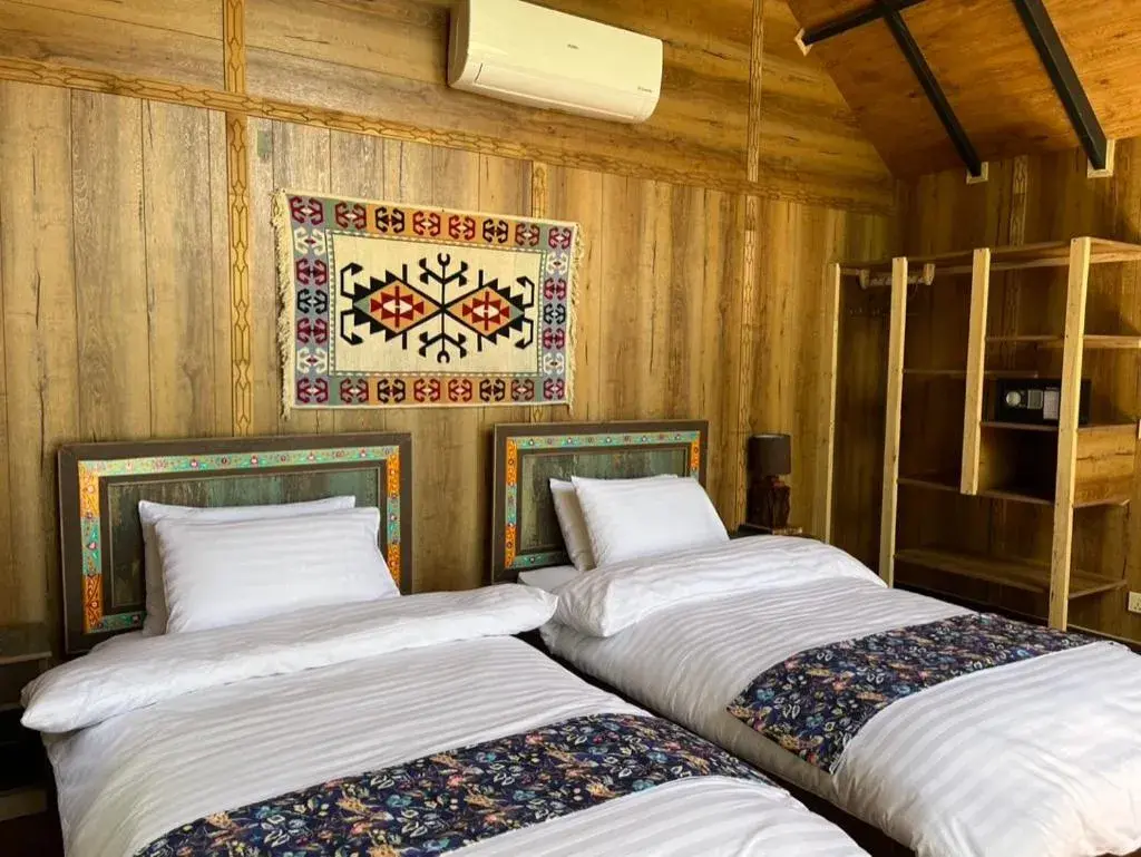 King Room with Mountain View in The 2 Magpies, Hunza King Room with Mountain View in The 2 Magpies, Hunza