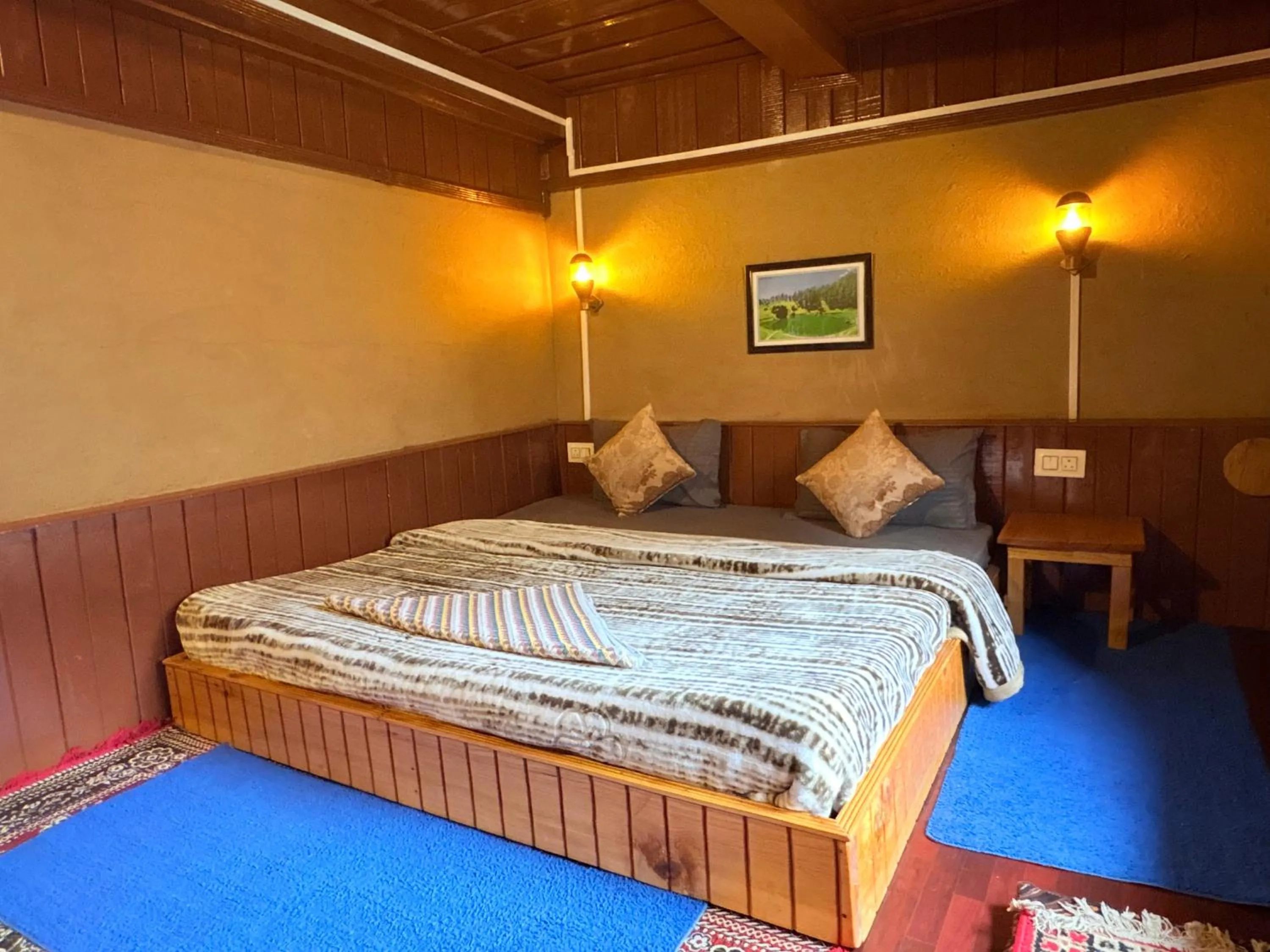 Deluxe Room - single occupancy in Navira Hills Laida - Jibhi