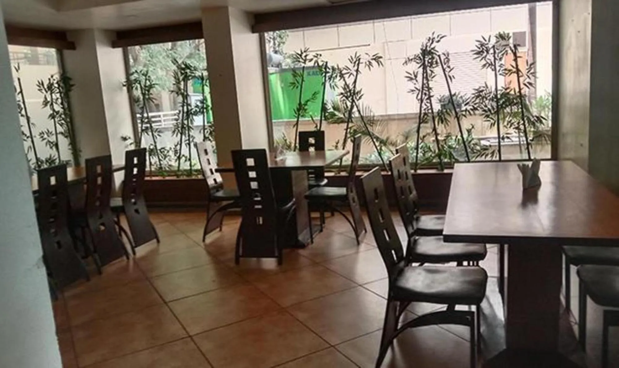 Restaurant/places to eat in Hotel Prime Ivy Studio - Viman nagar