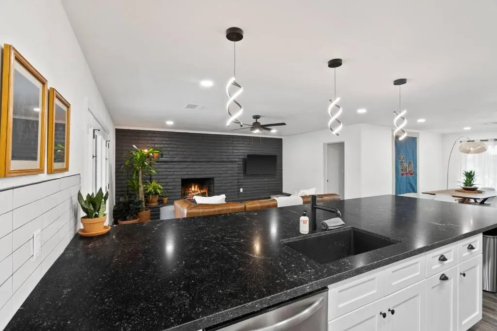 El Descanso in Meyer Park - Heated Pool