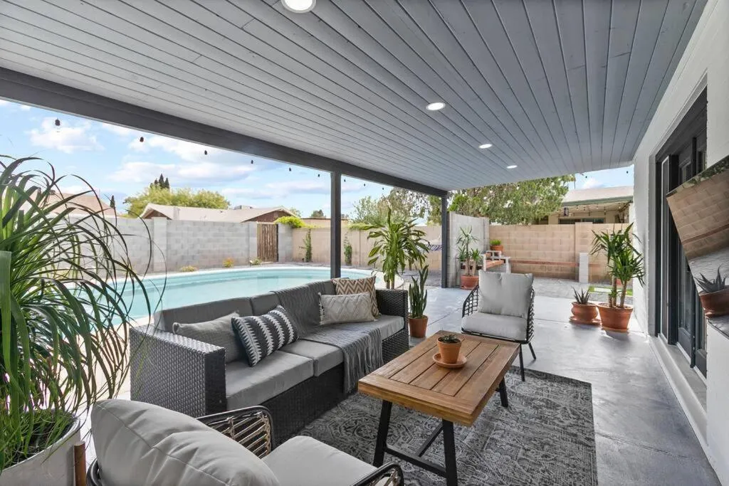 El Descanso in Meyer Park - Heated Pool