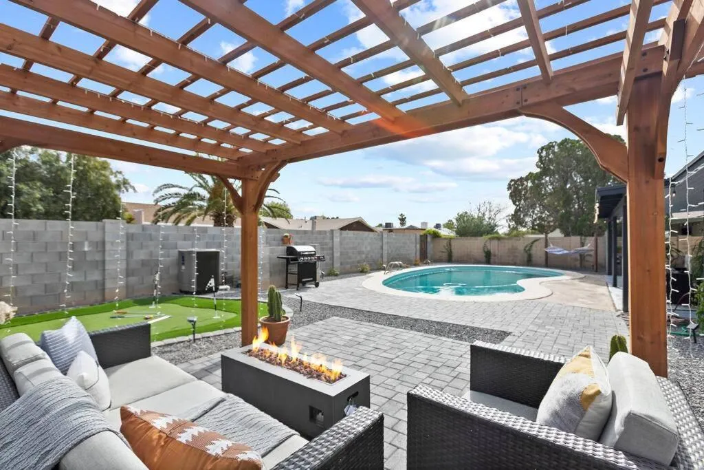 El Descanso in Meyer Park - Heated Pool