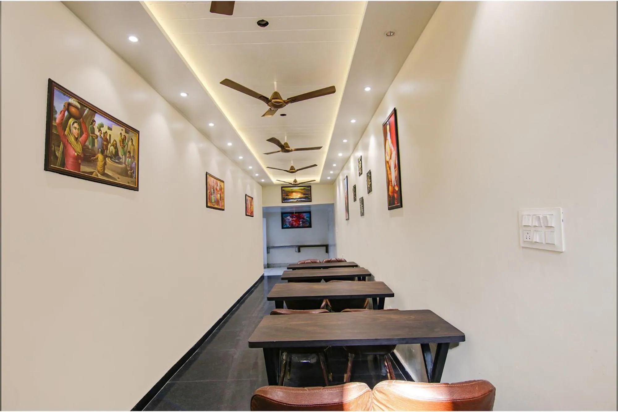 Restaurant/places to eat in FabHotel Punjab Pride - Near Golden temple