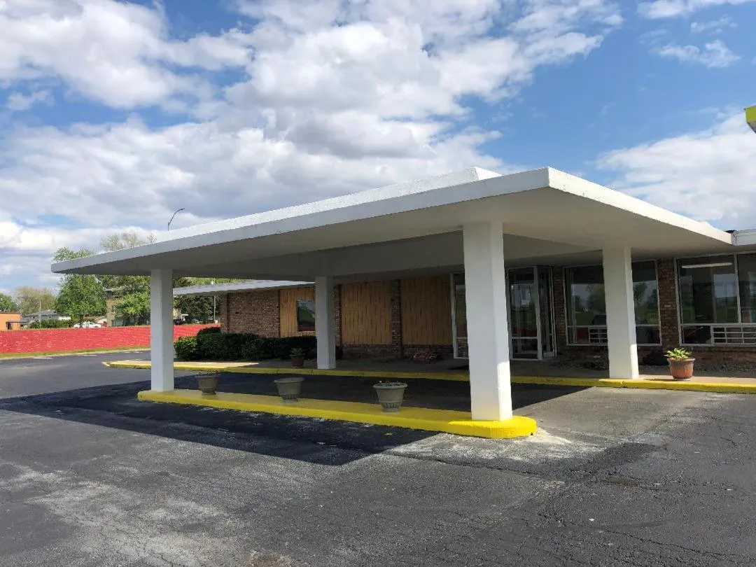 Property building in Regal 8 Inn & Suites