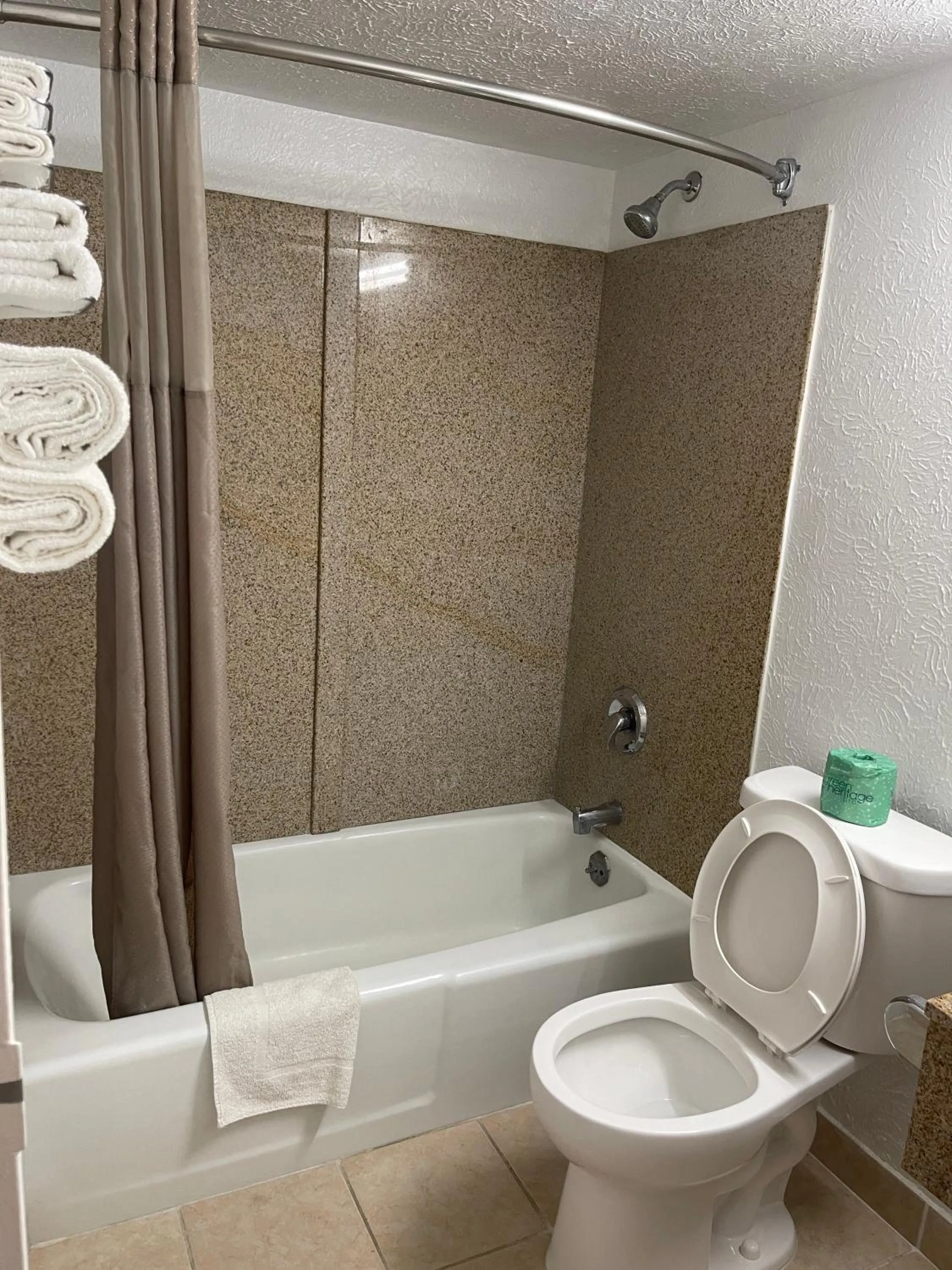 Bath in Regal 8 Inn & Suites