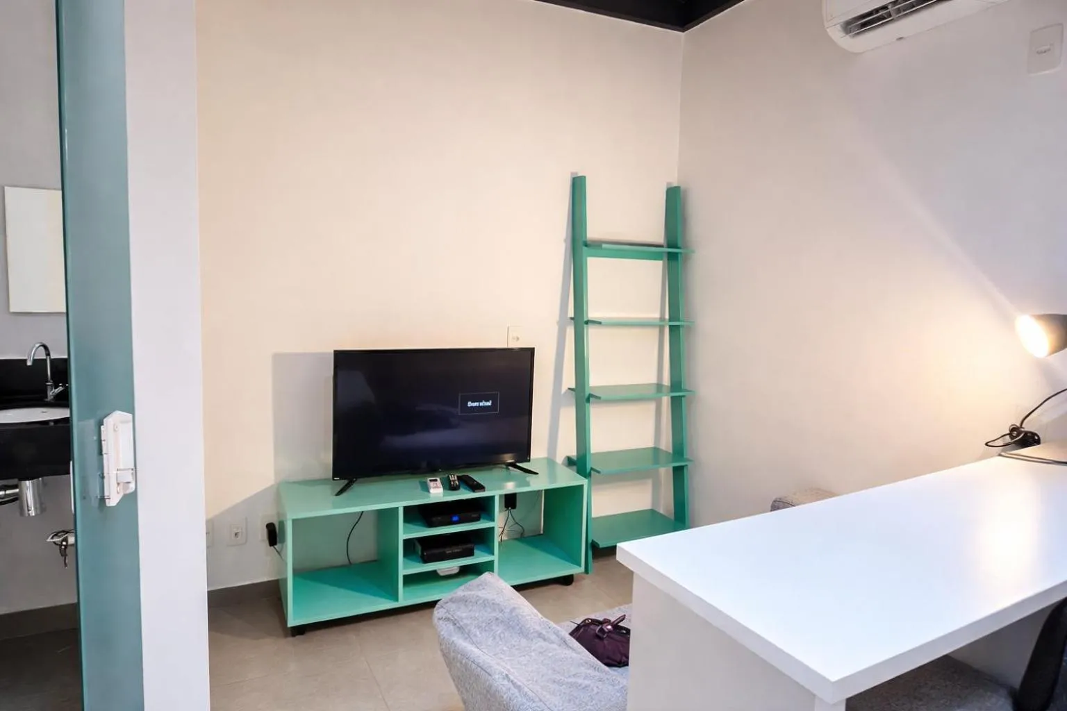 Living room in Loft Completo com Cozinha - Quatá - Vila Olímpia
