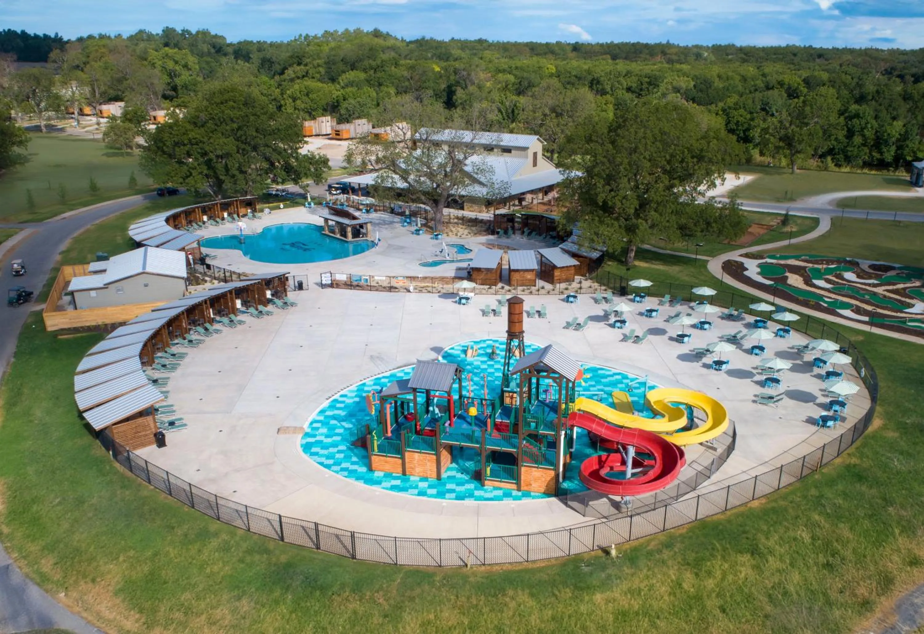 Swimming pool in Camp Fimfo Waco