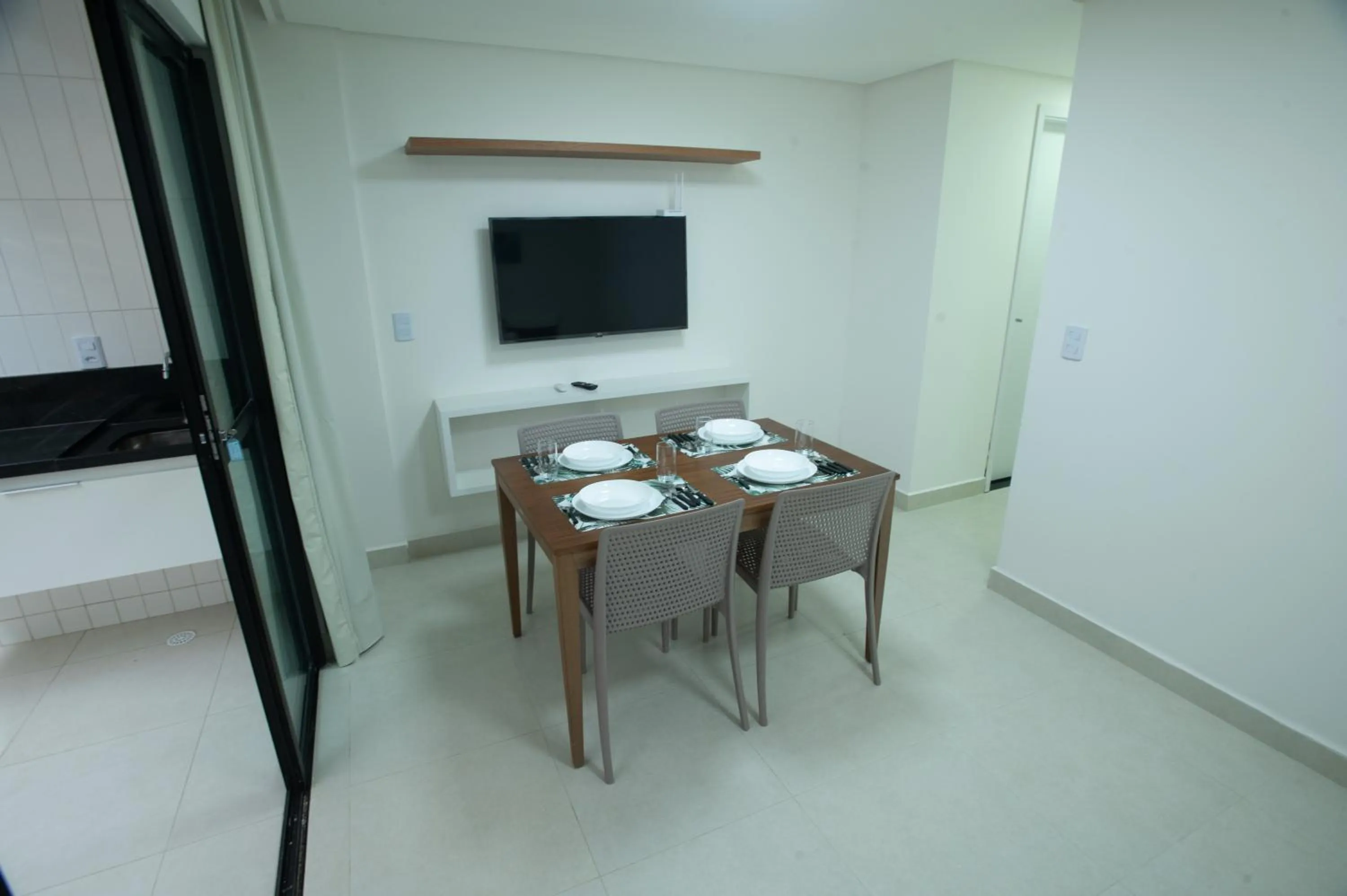 Communal lounge/ TV room in Porto Star Prime By AFT